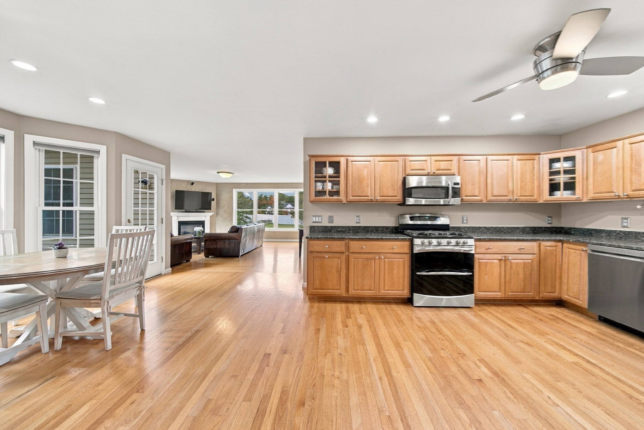 80 Grove St Property Photo 14