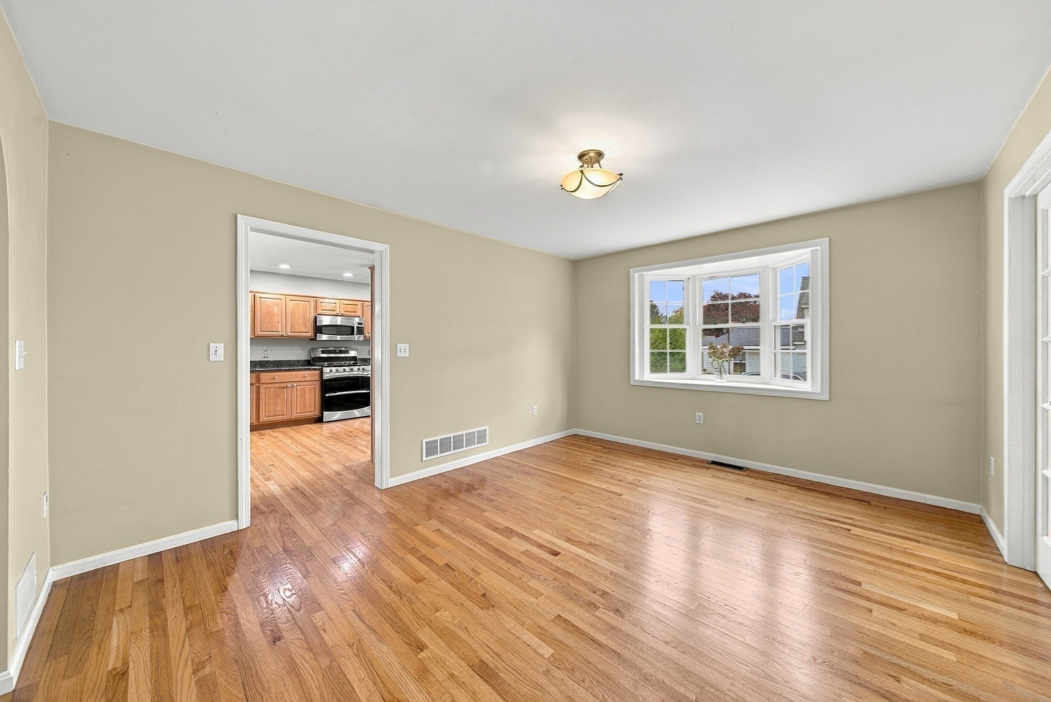 80 Grove St Property Photo 17