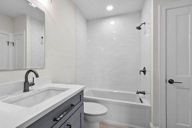16 Franklin Street # 2302 Property Photo 24