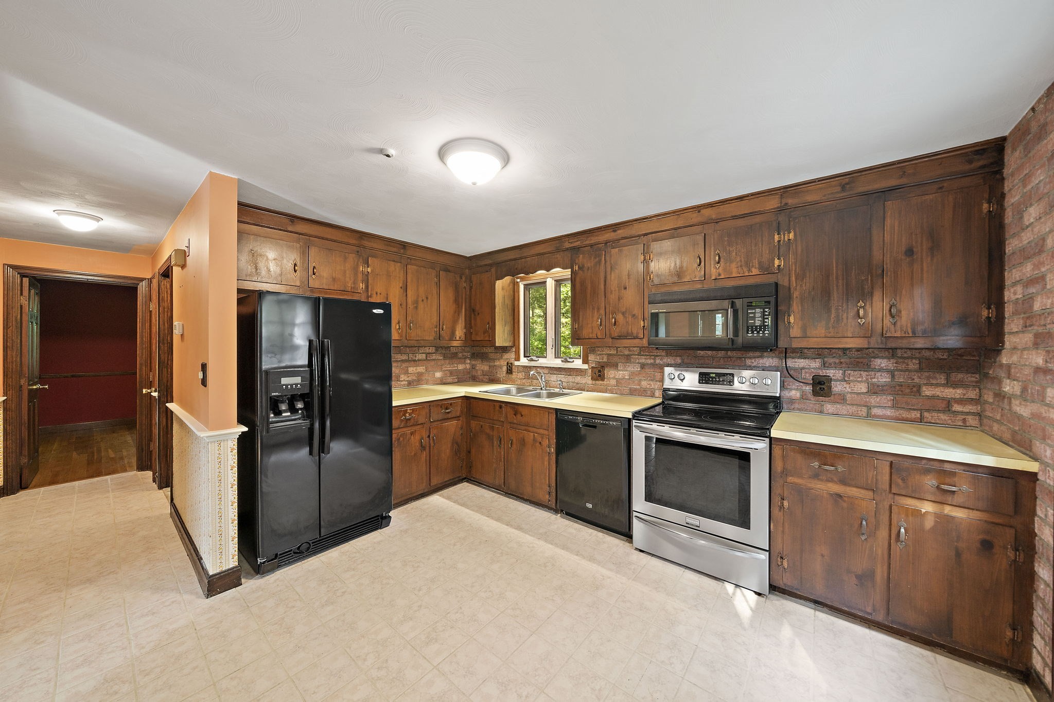 215 Bay State Cir Property Photo 4