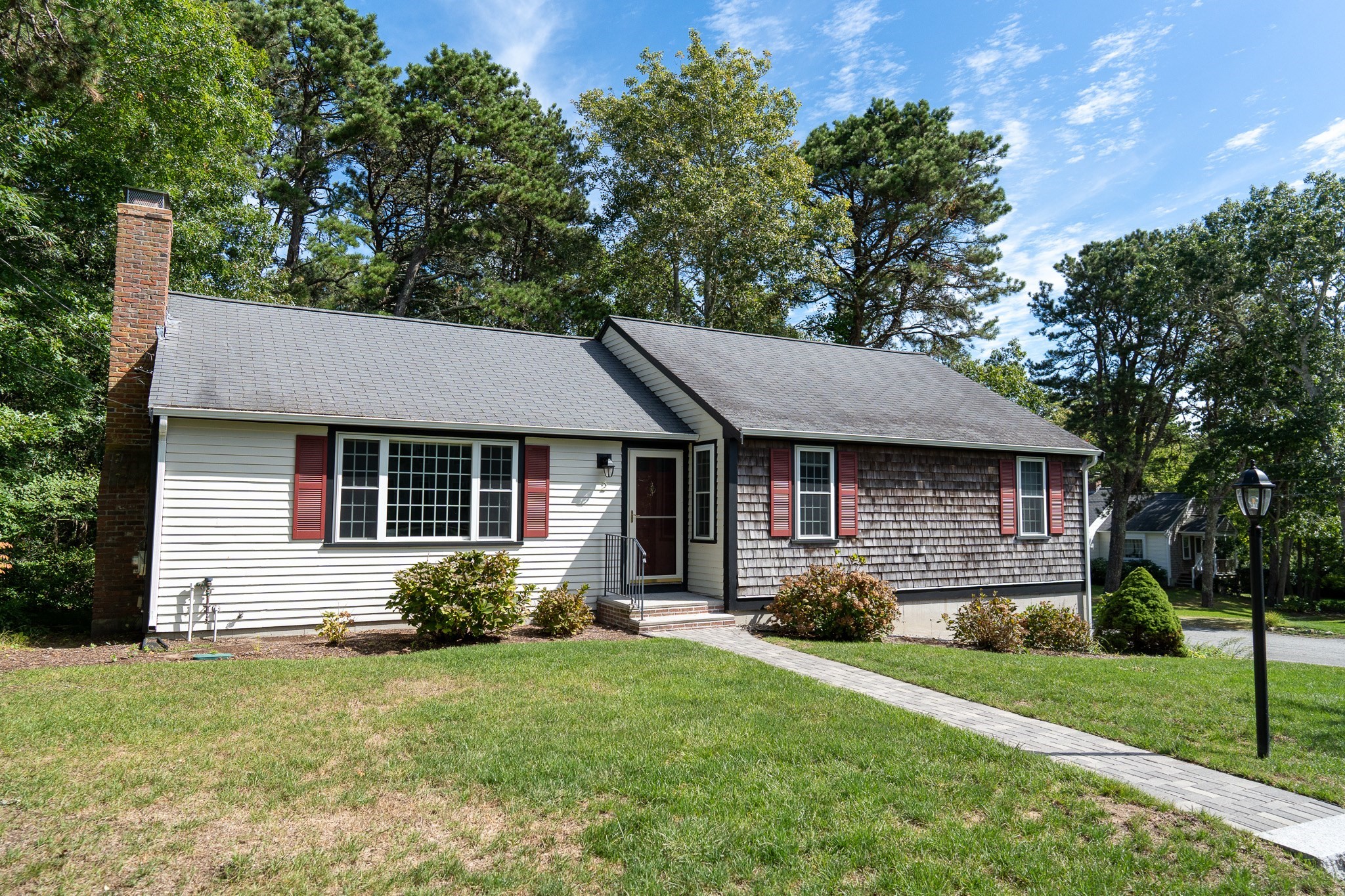 2 Mohegan Ln Property Photo 1