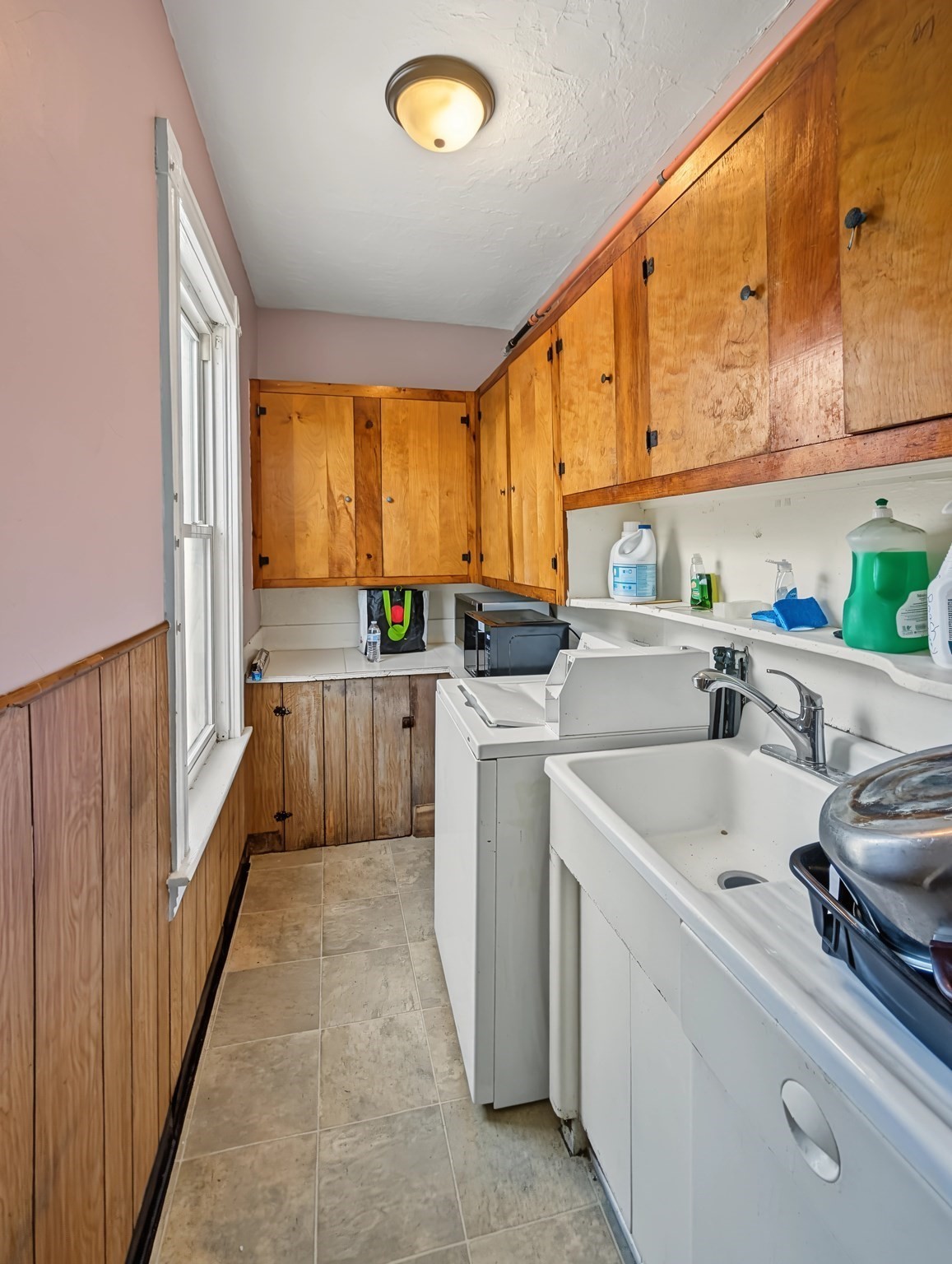 19 Perry Ave Property Photo 5
