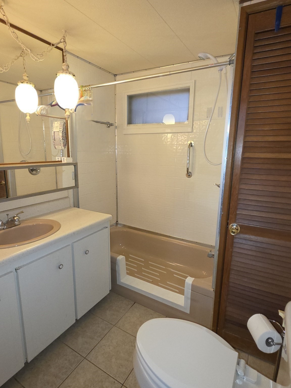 300 East Washington St # R30 Property Photo 8