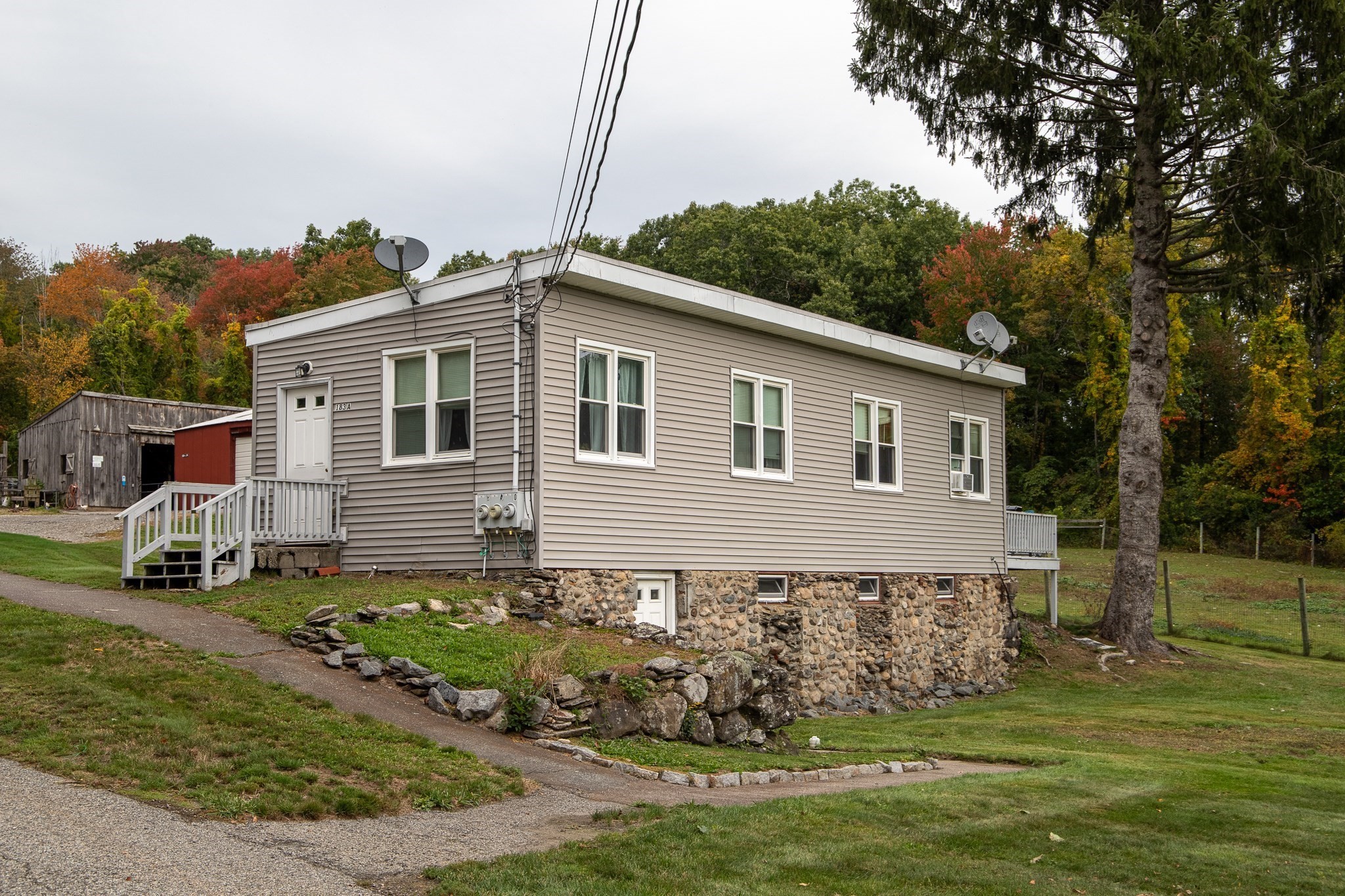 183 AB Main St