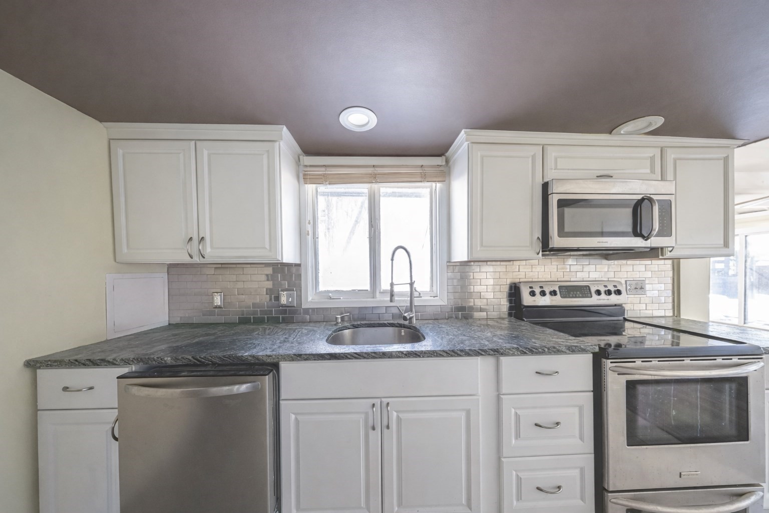 7 West St Property Photo 8