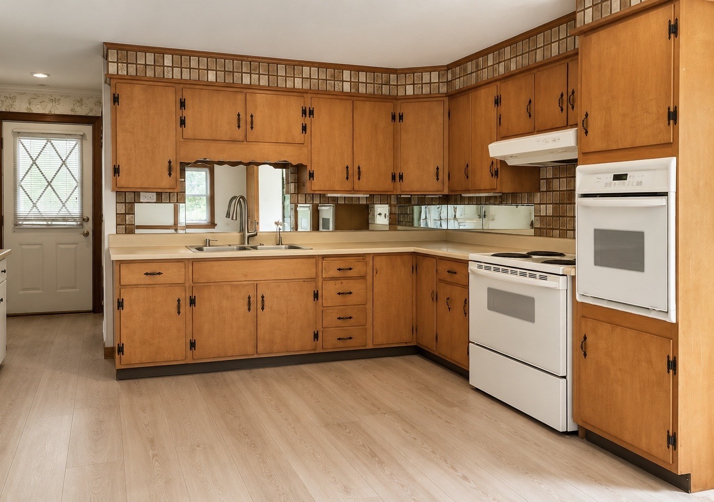 51 Whipple Rd Property Photo 2