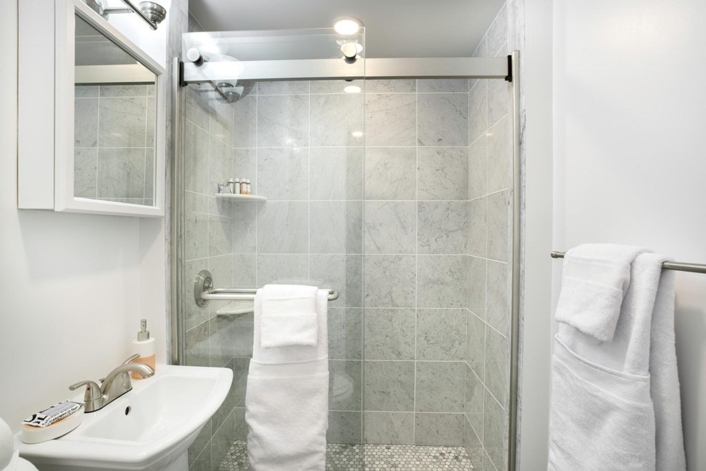 503 Beacon Street Property Photo 6