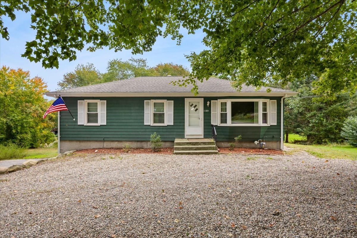 1189 Bark St Property Photo 1