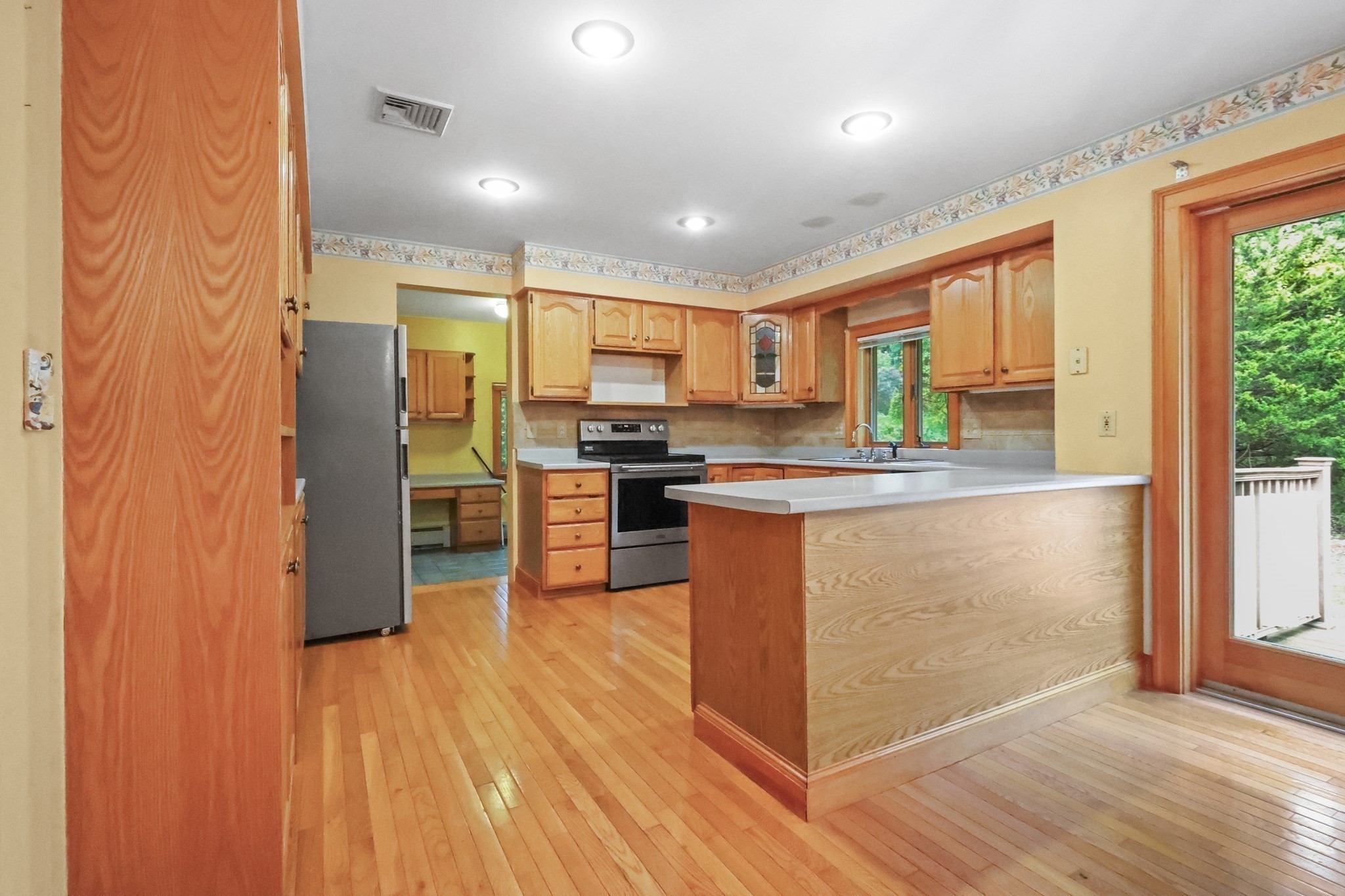 3 Amidon Ave Property Photo 4