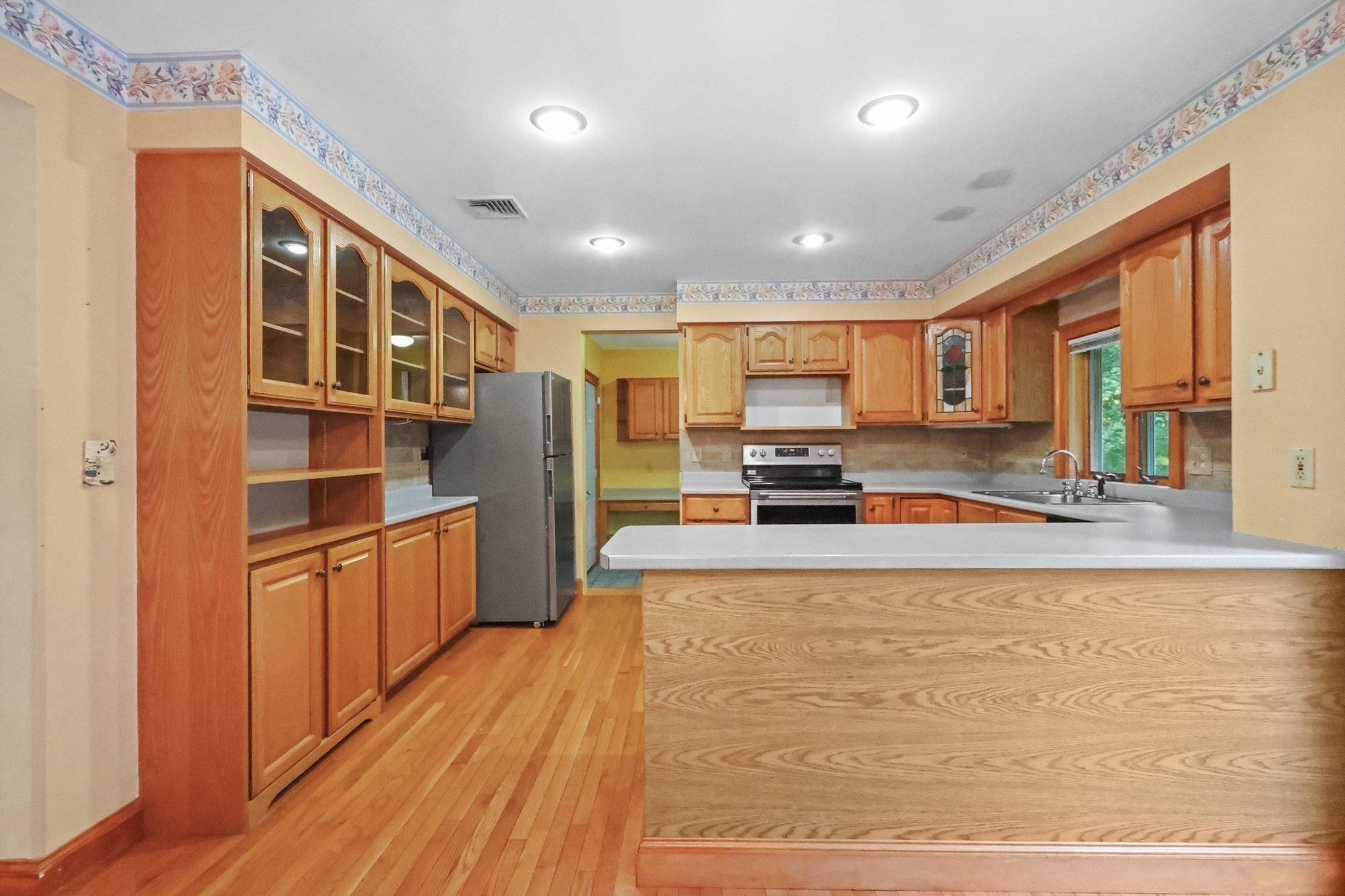 3 Amidon Ave Property Photo 5