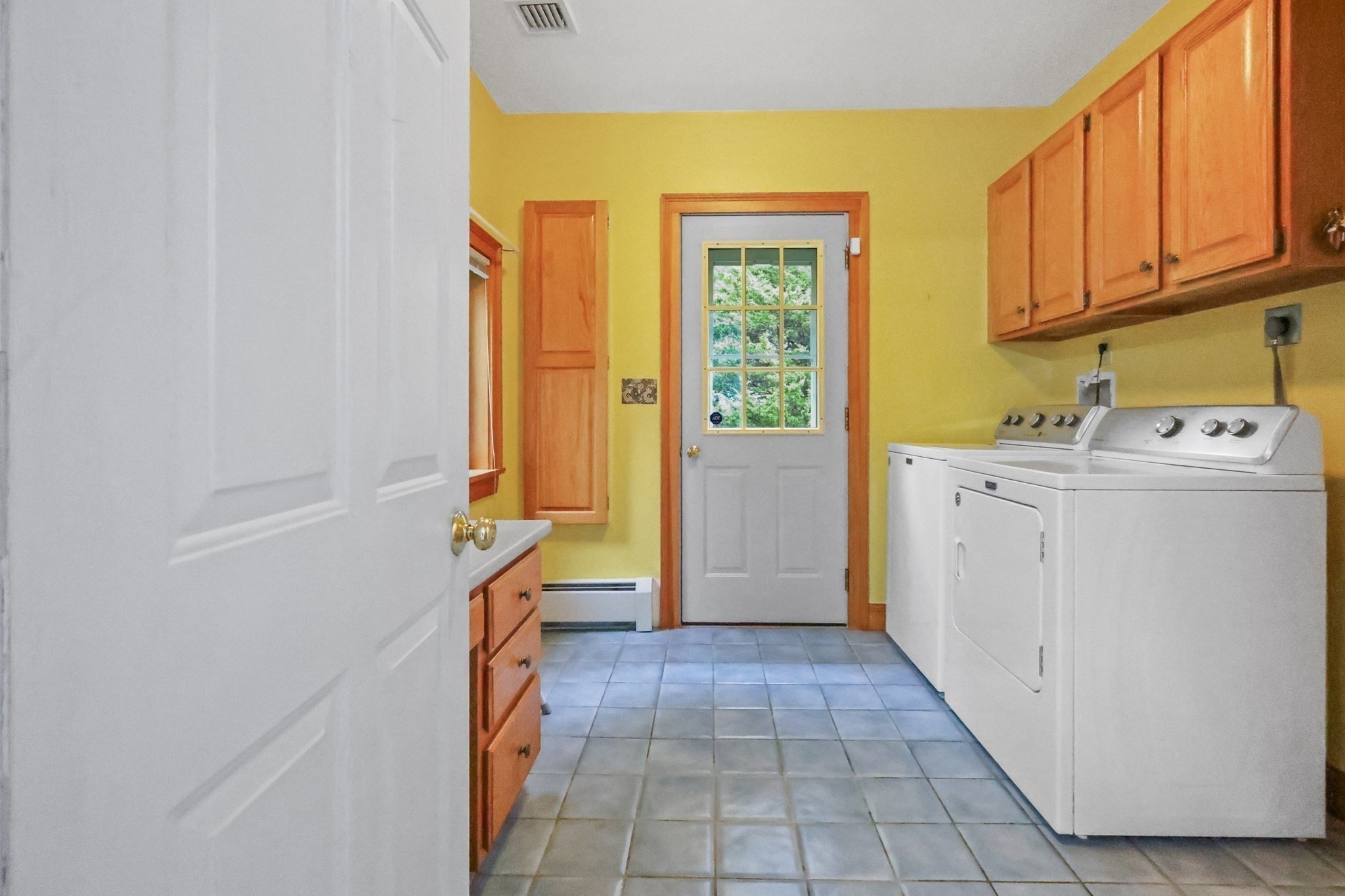 3 Amidon Ave Property Photo 6