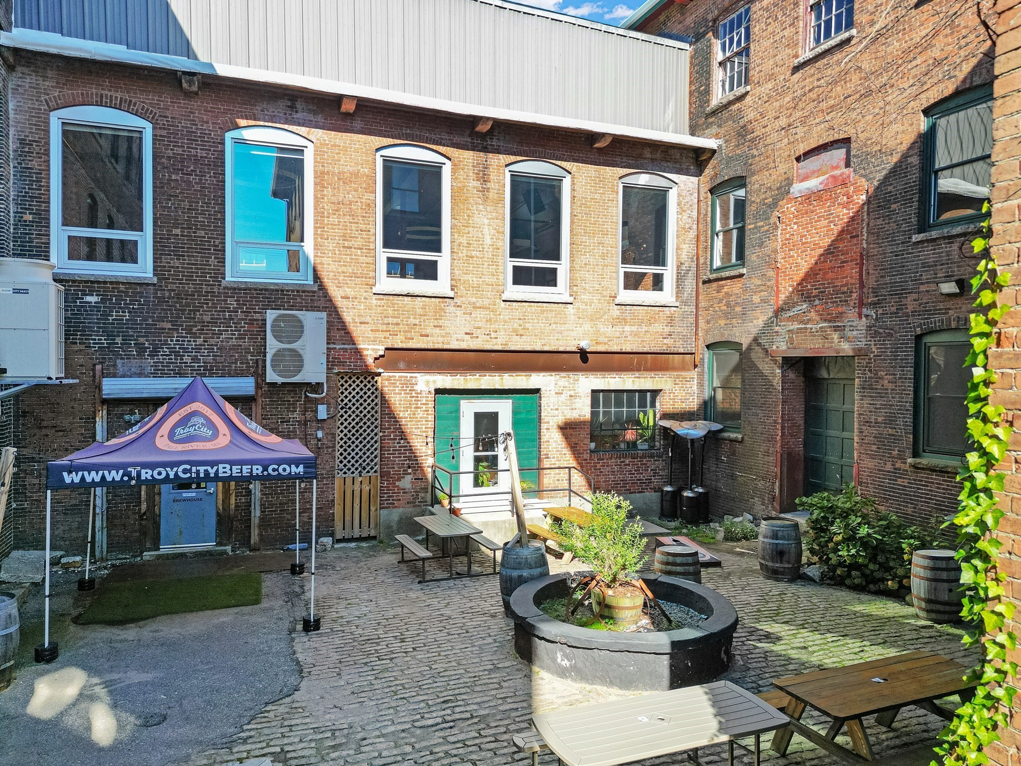 28 Anawan St. Property Photo 8