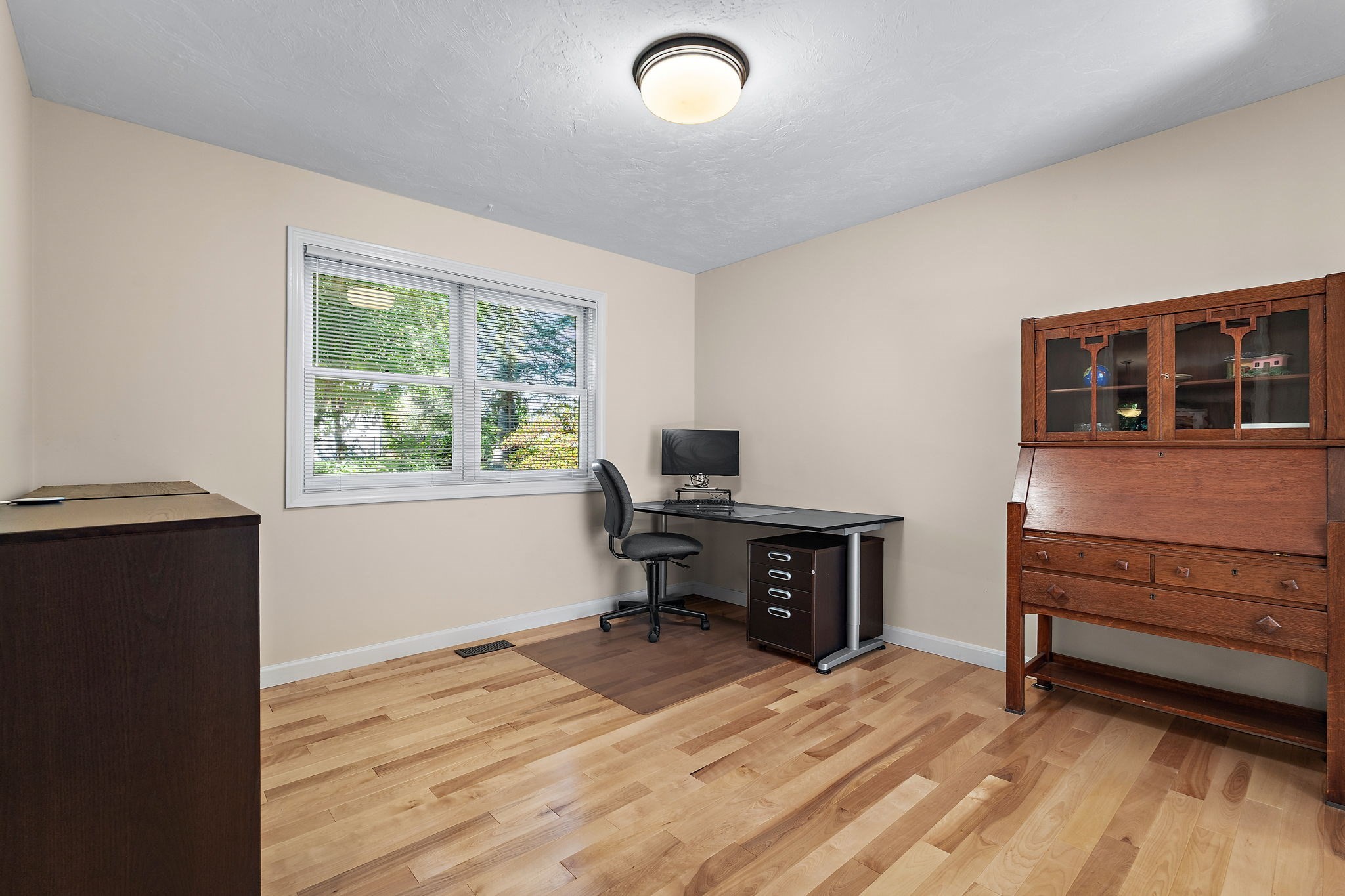 10 Trevor Ln Property Photo 6