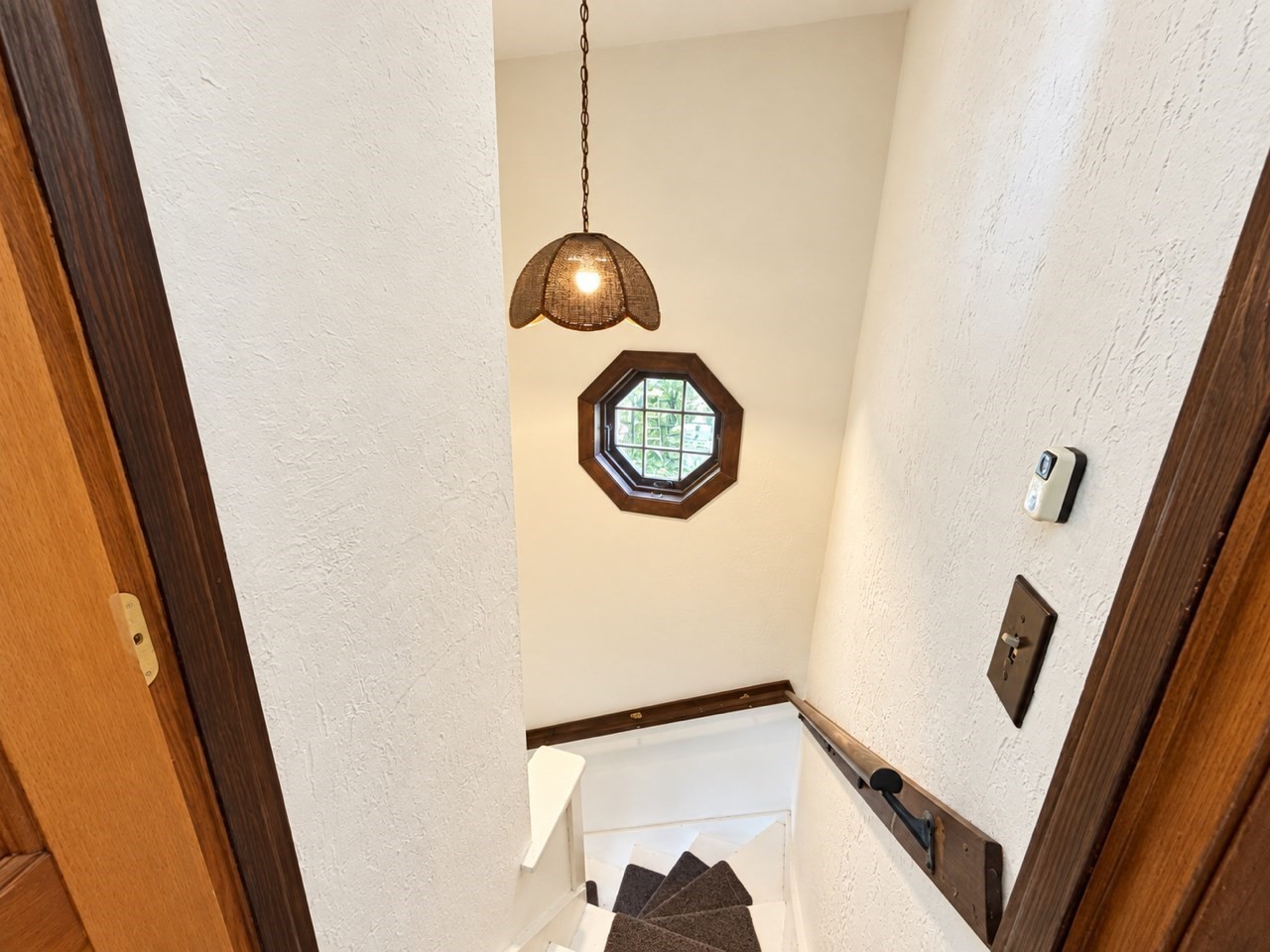 25 Home St Property Photo 6