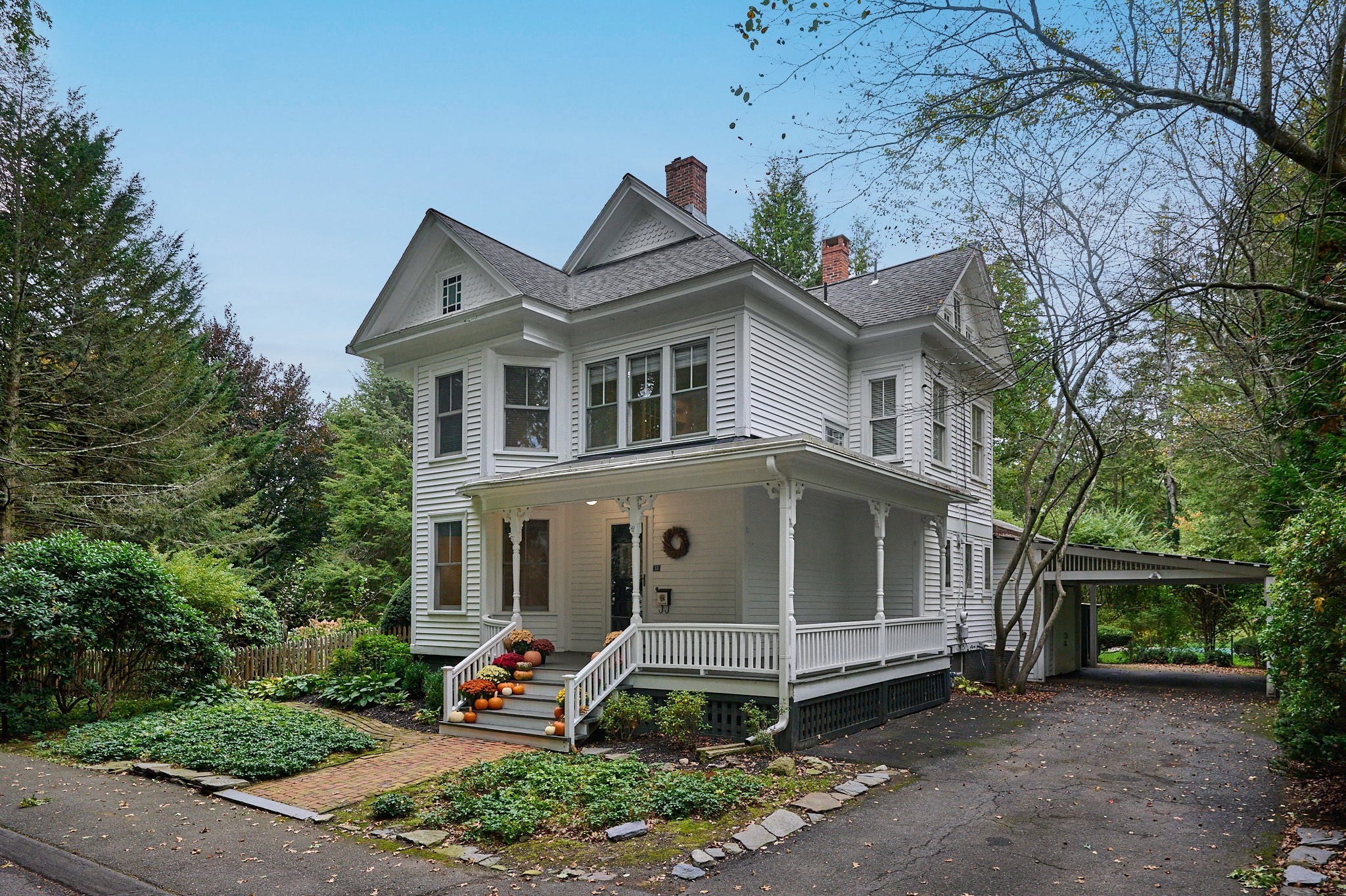 33 Gaylord St Property Photo 2