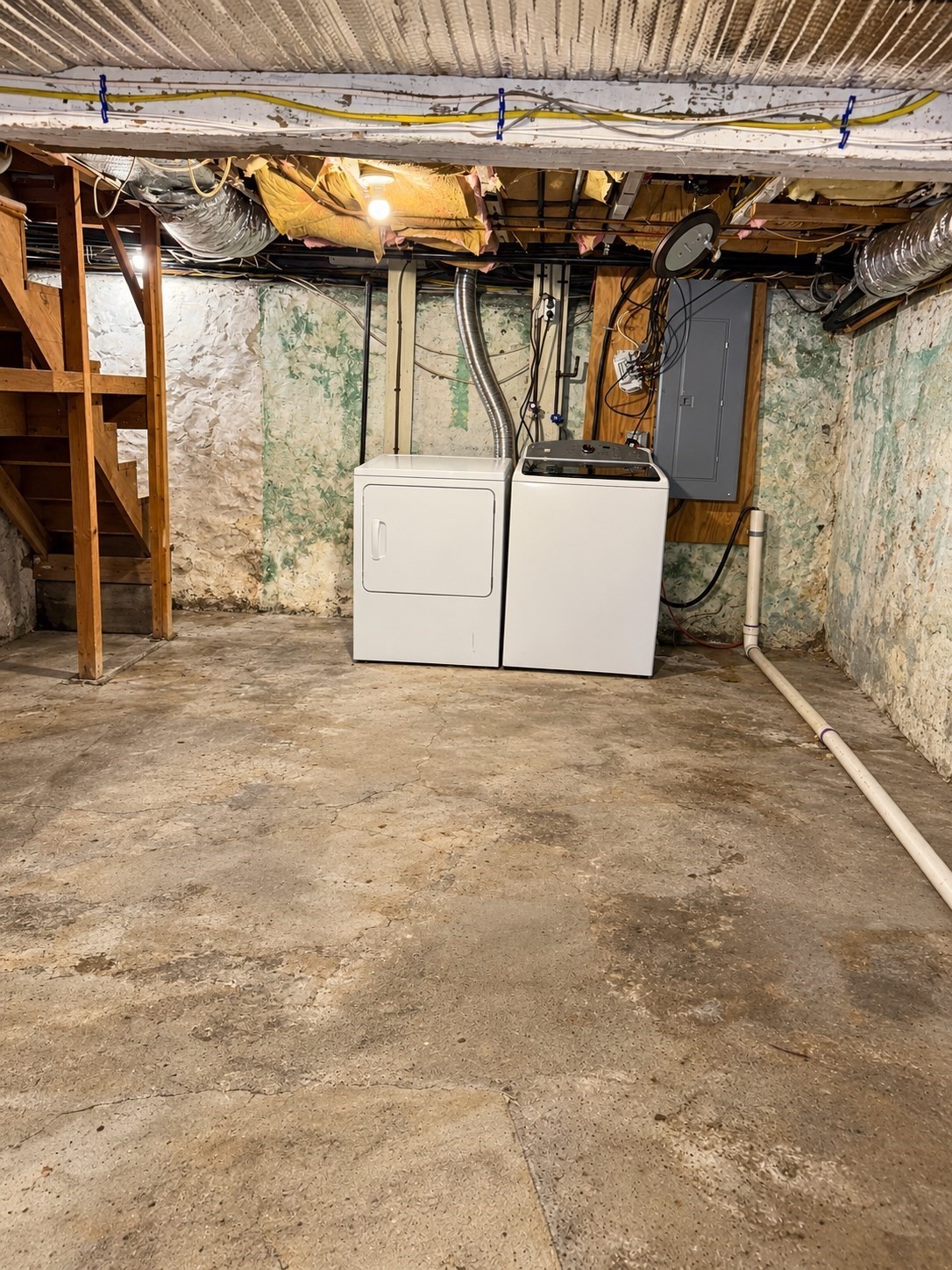 12 Pine St Property Photo 11