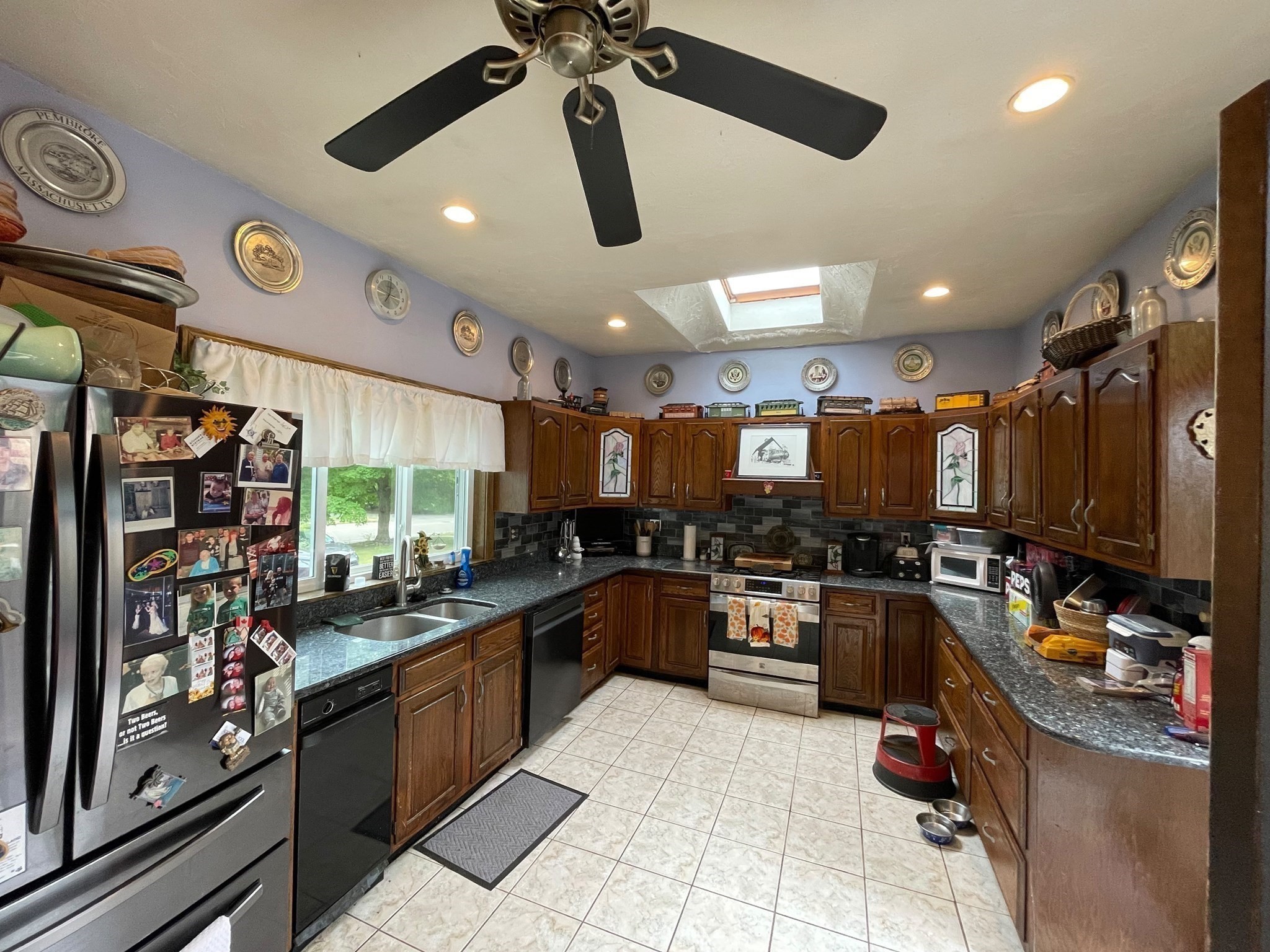 330 Webster St Property Photo 6