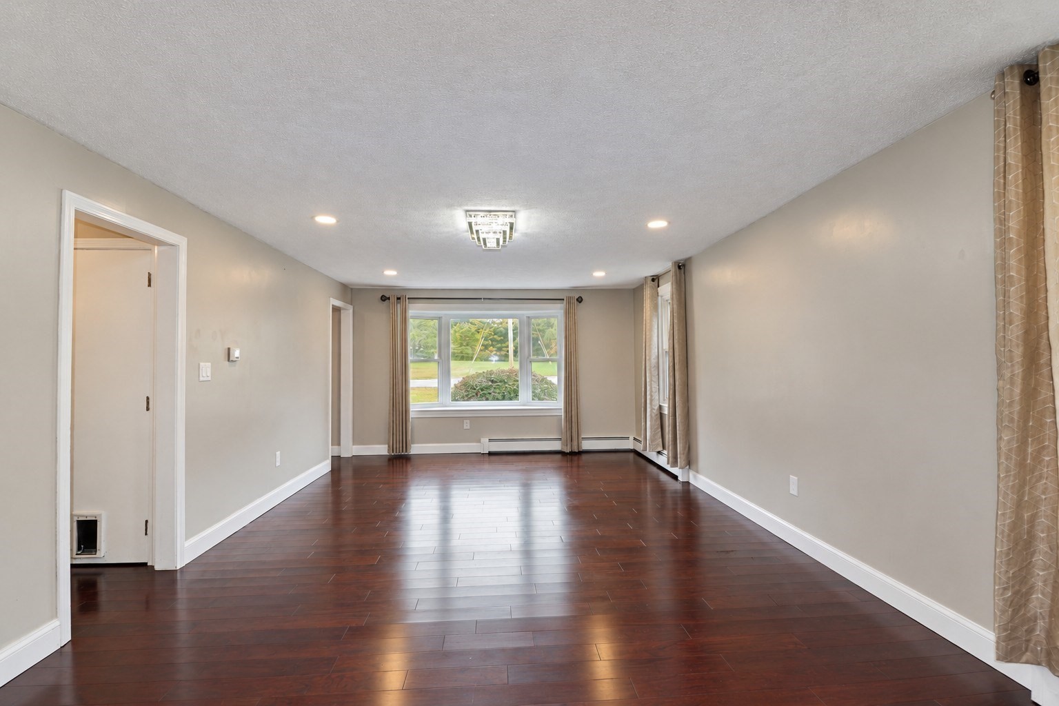 33 Summer St Property Photo 13
