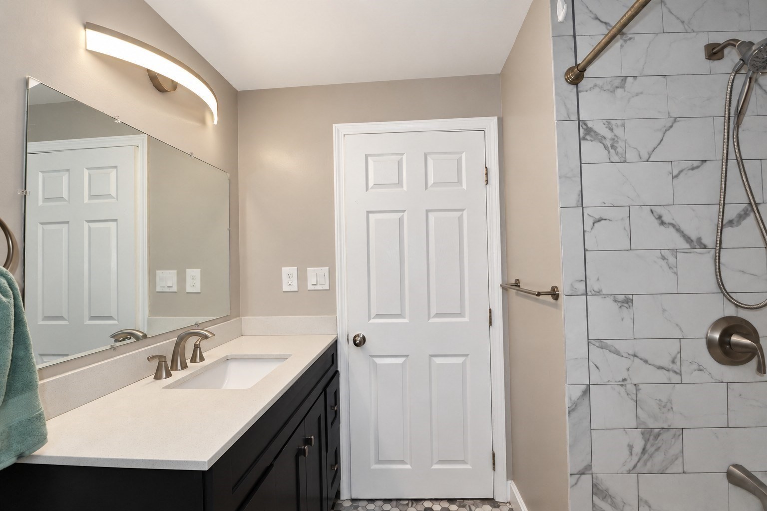 33 Summer St Property Photo 16