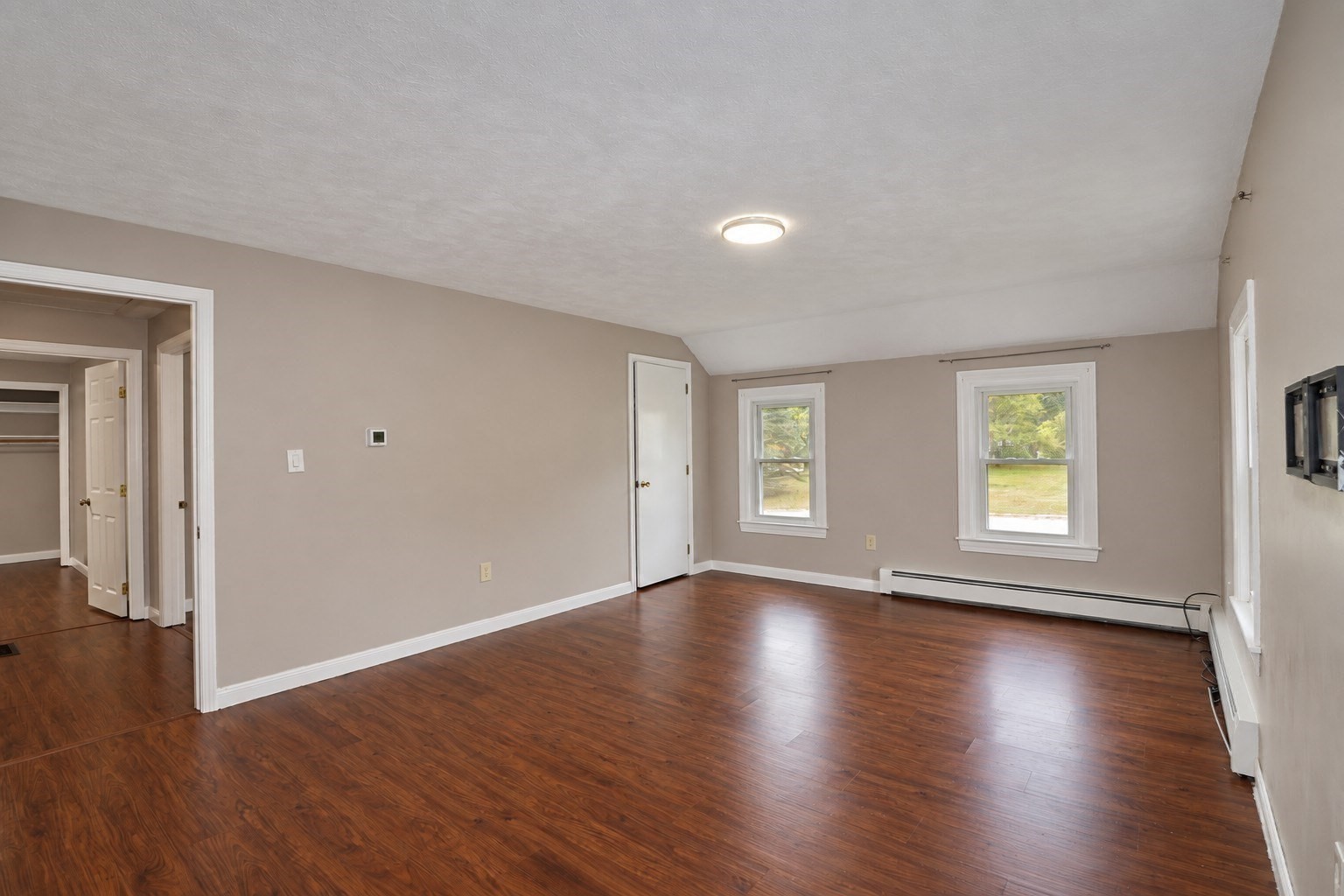 33 Summer St Property Photo 17