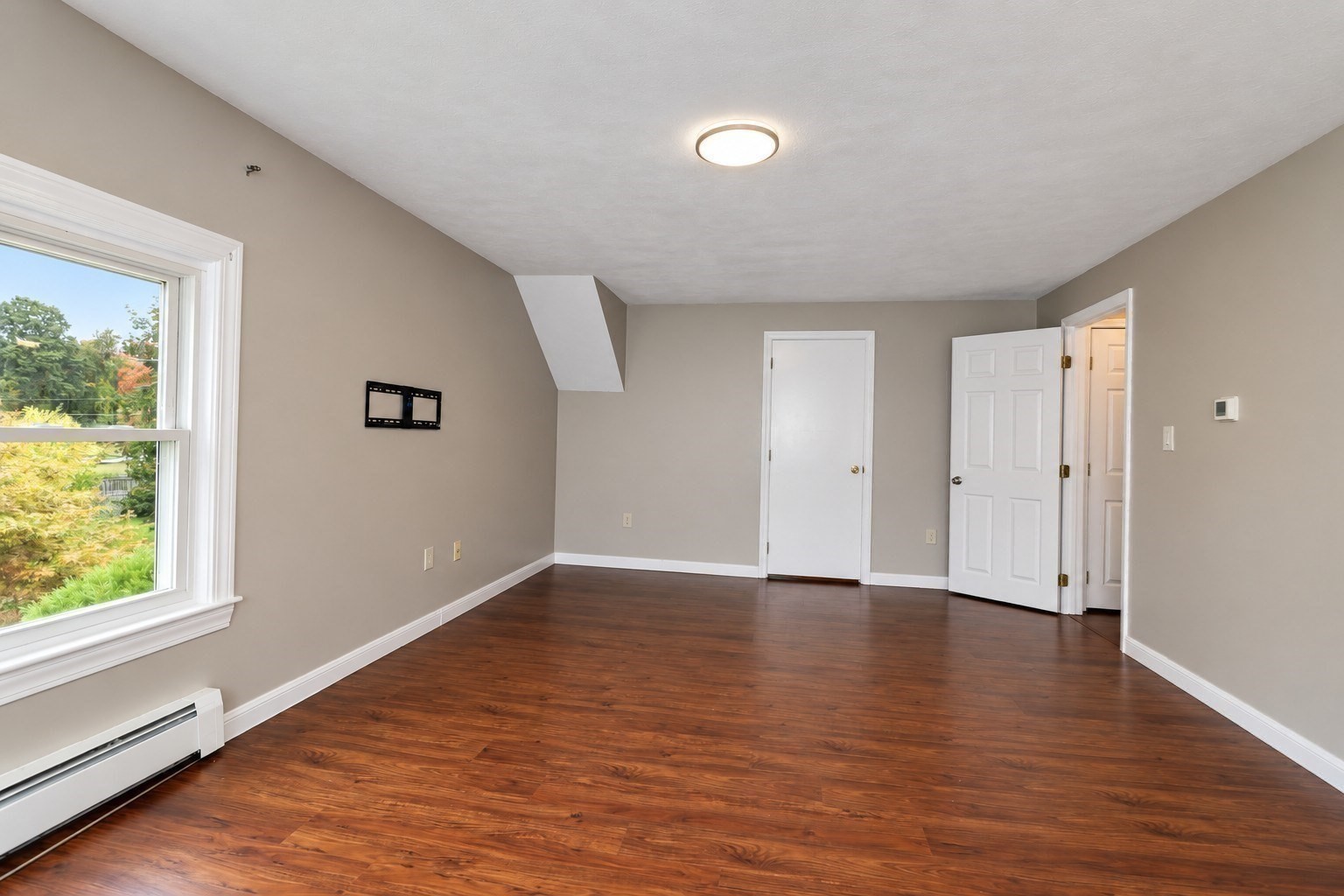 33 Summer St Property Photo 18
