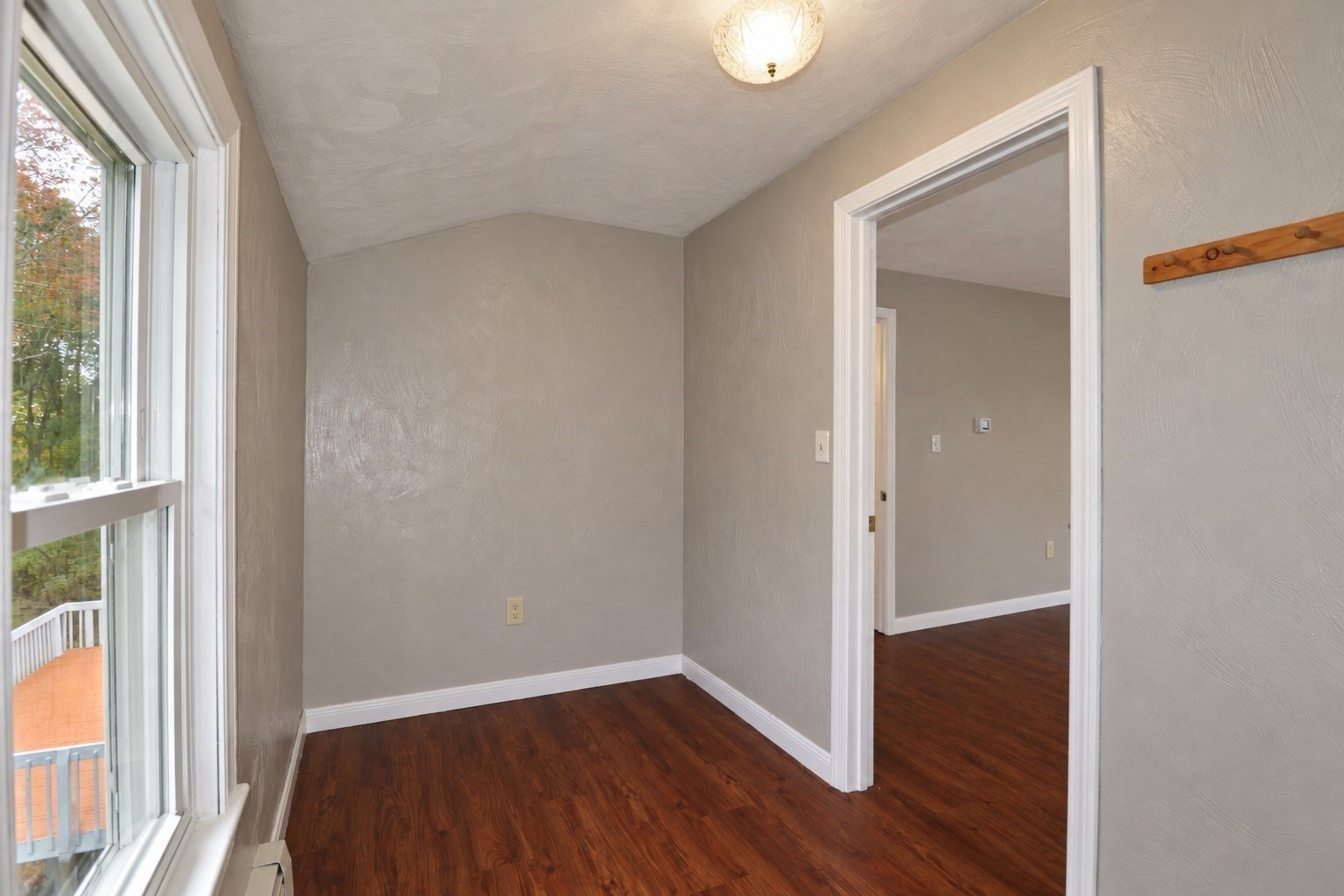 33 Summer St Property Photo 21