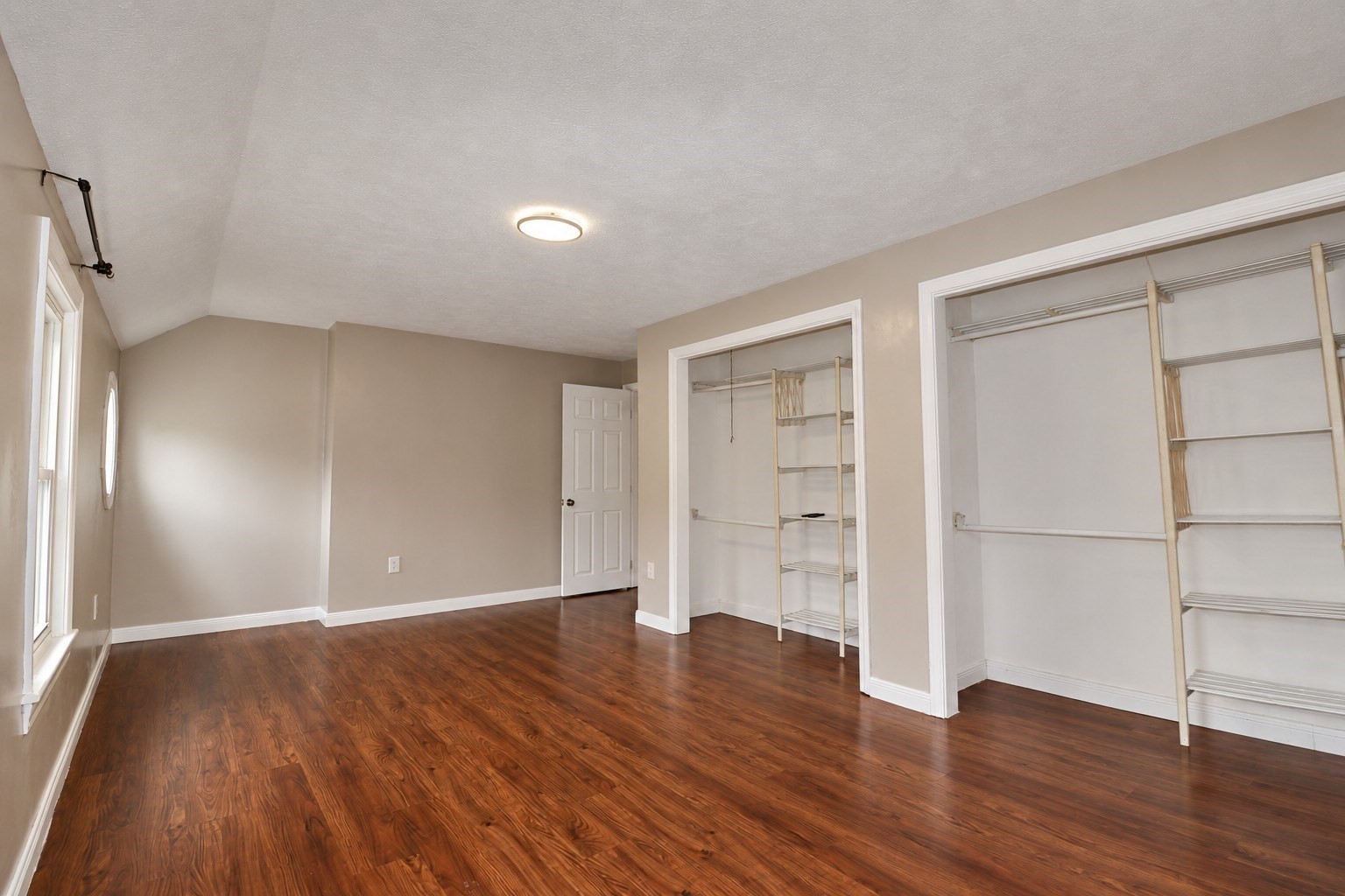 33 Summer St Property Photo 24
