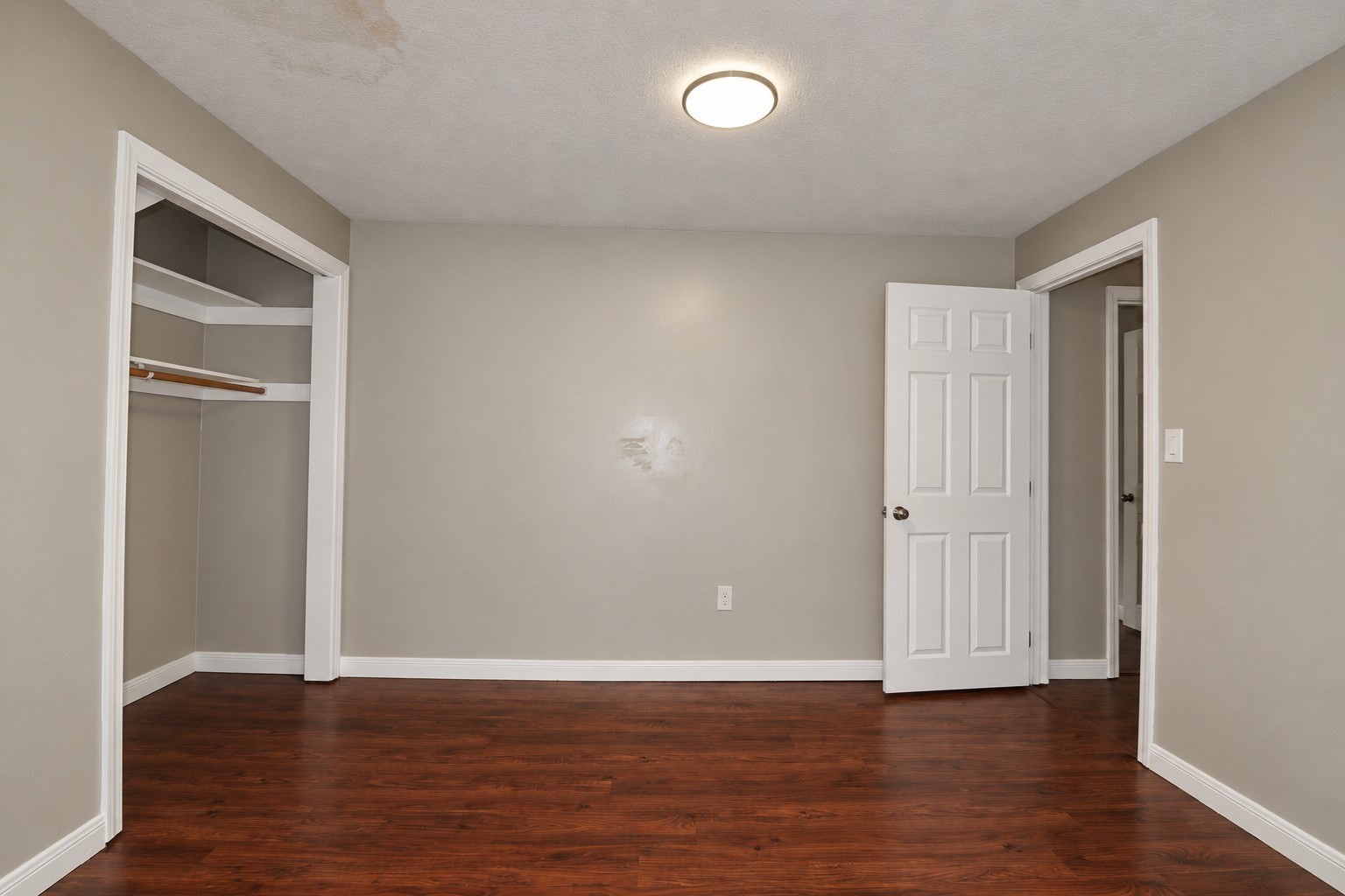 33 Summer St Property Photo 27