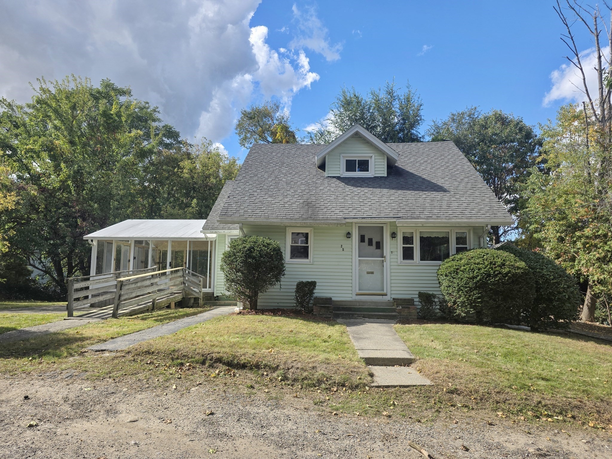 25 Barrett Ave Property Photo 1