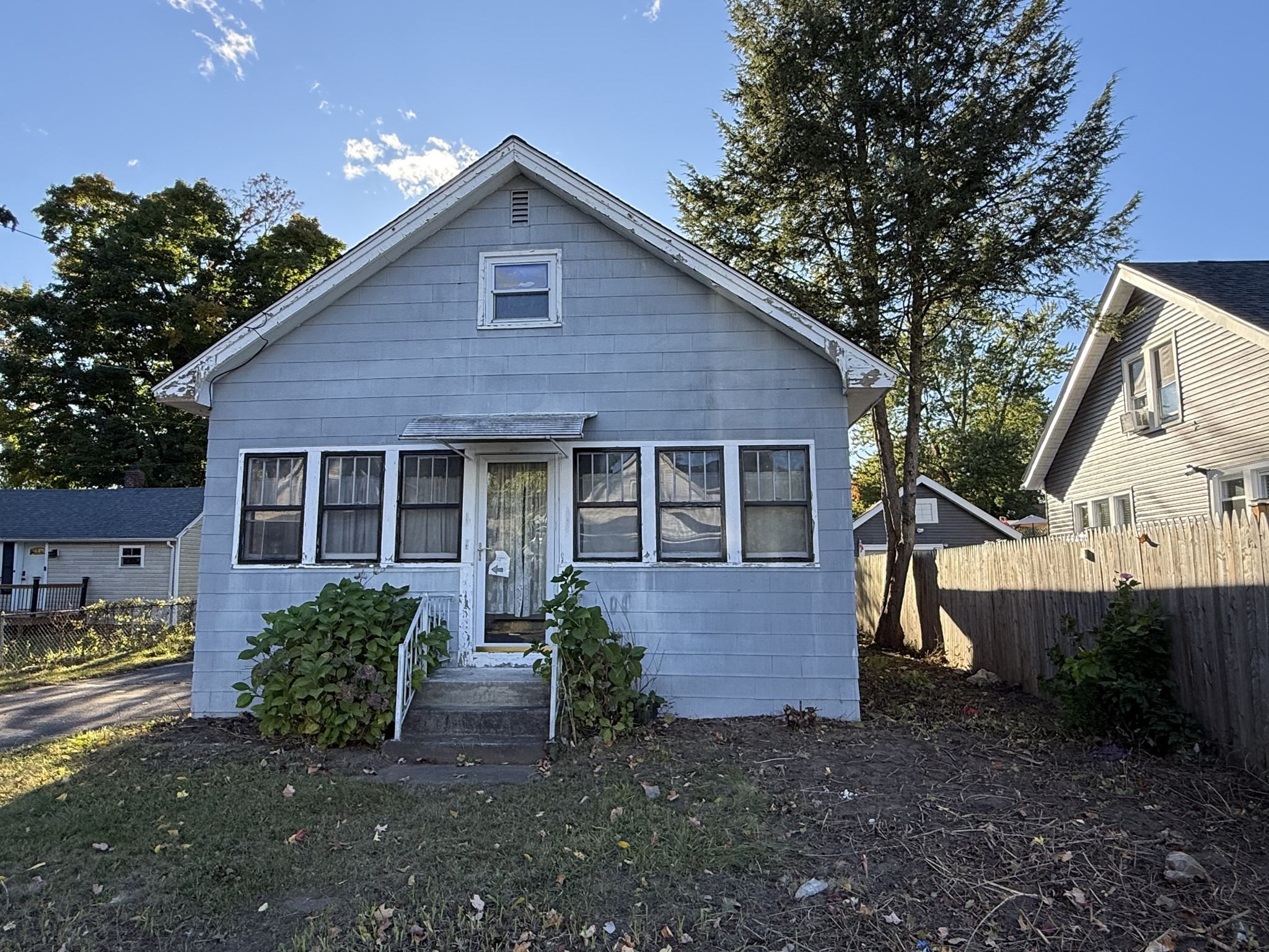 148 Denver St Property Photo 2