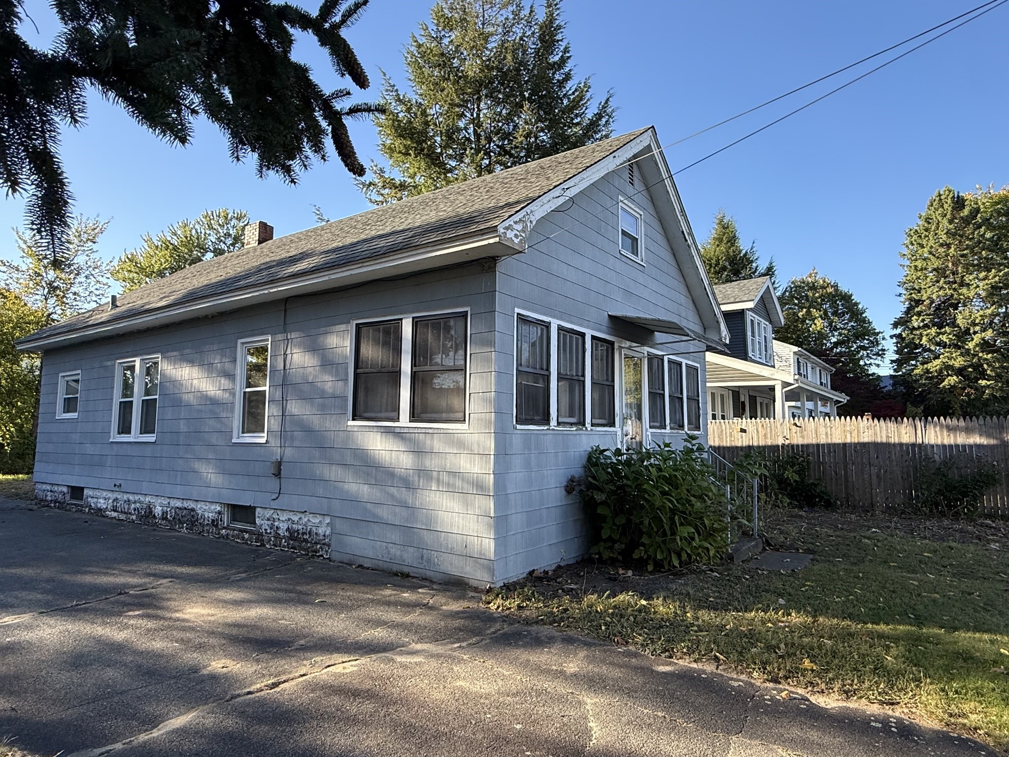 148 Denver St Property Photo 4