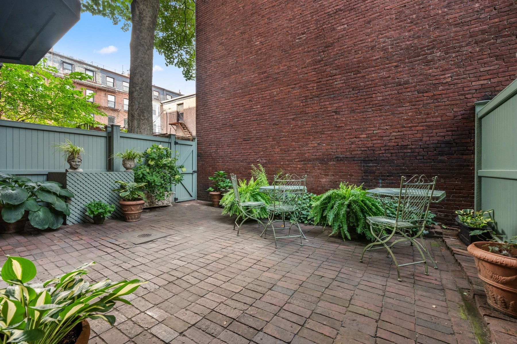 18 Hereford St Property Photo 29