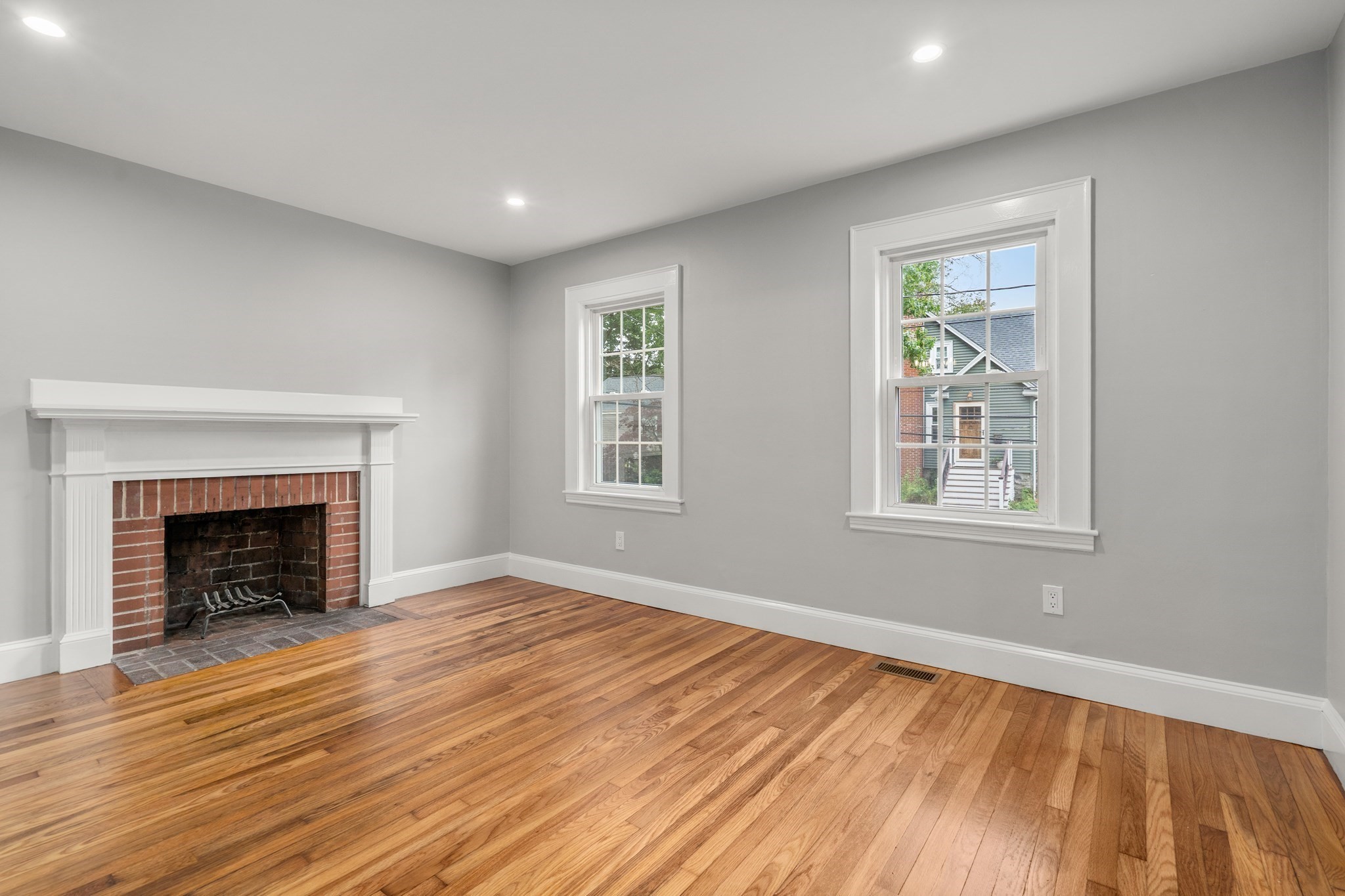 88 Decker St Property Photo 3