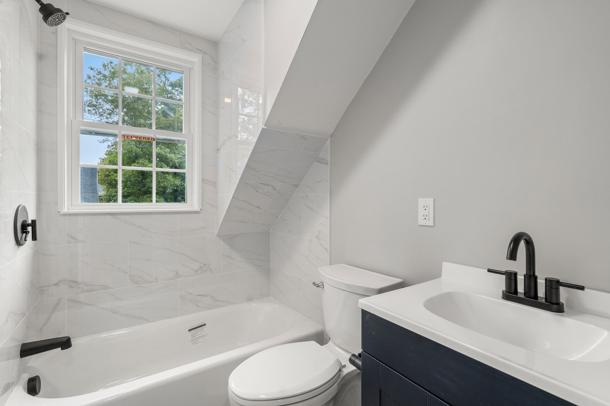 88 Decker St Property Photo 15