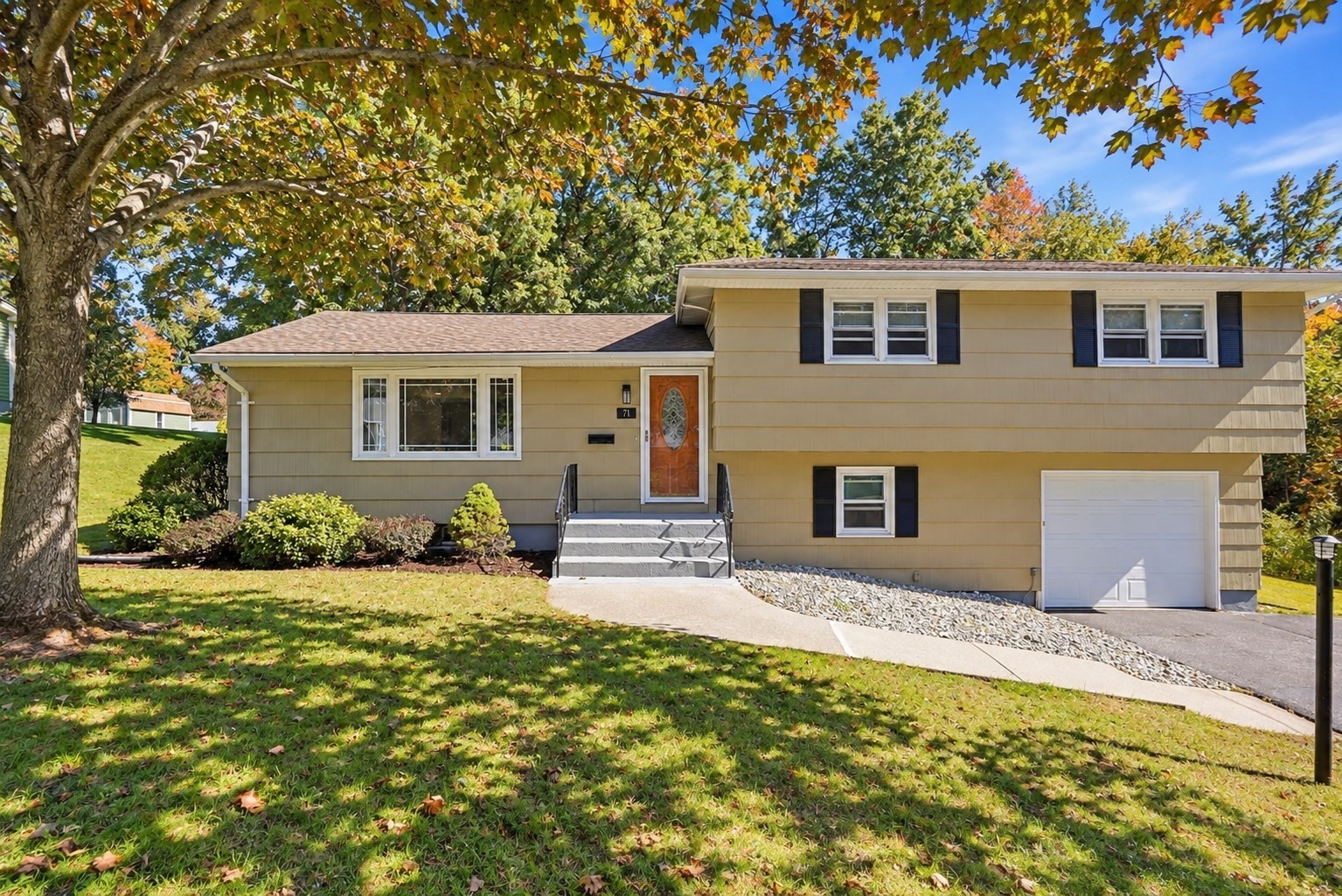 71 Woodside Rd Property Photo 1