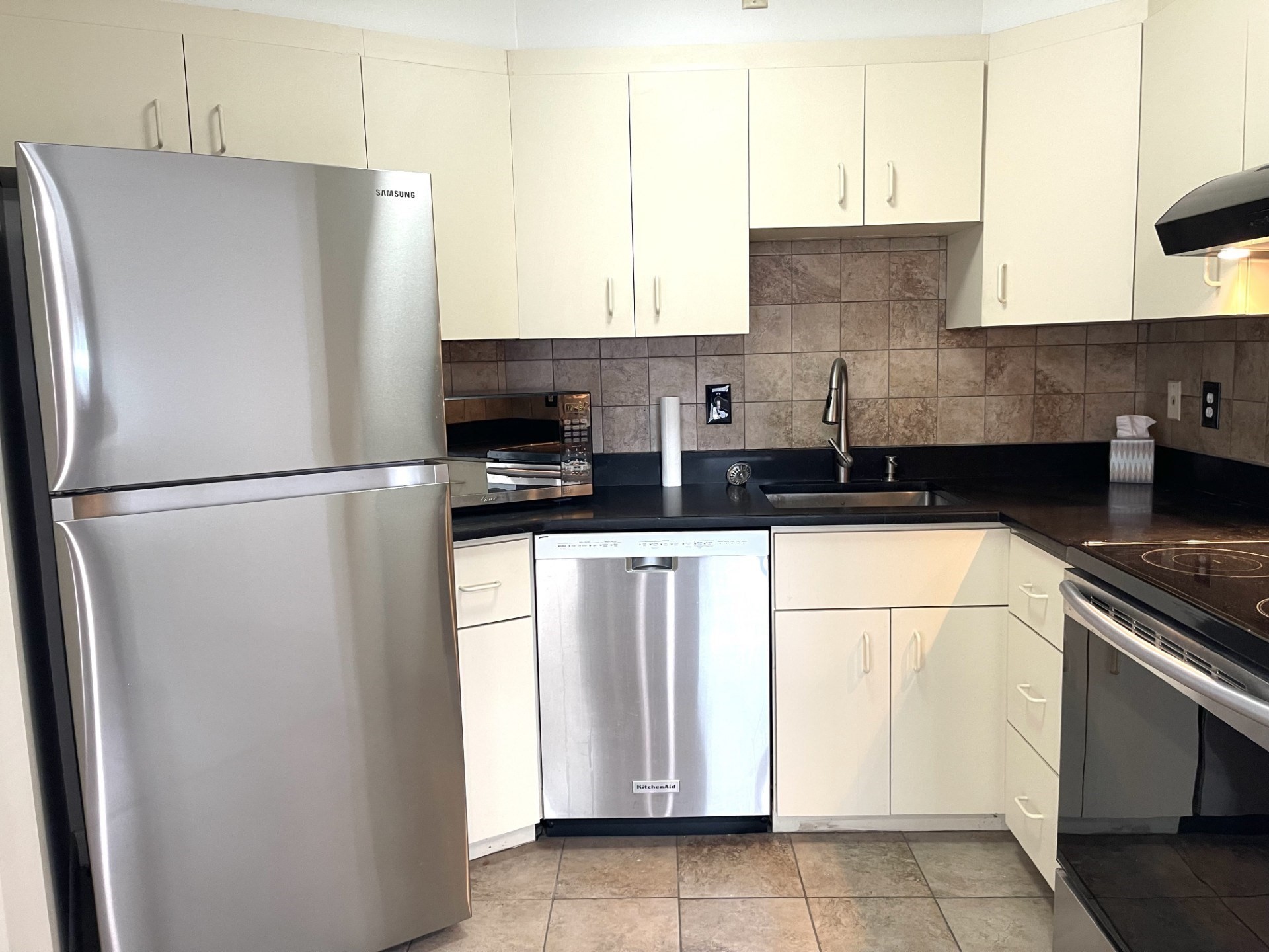 300 Lynn Shore Dr # 603 Property Photo 12