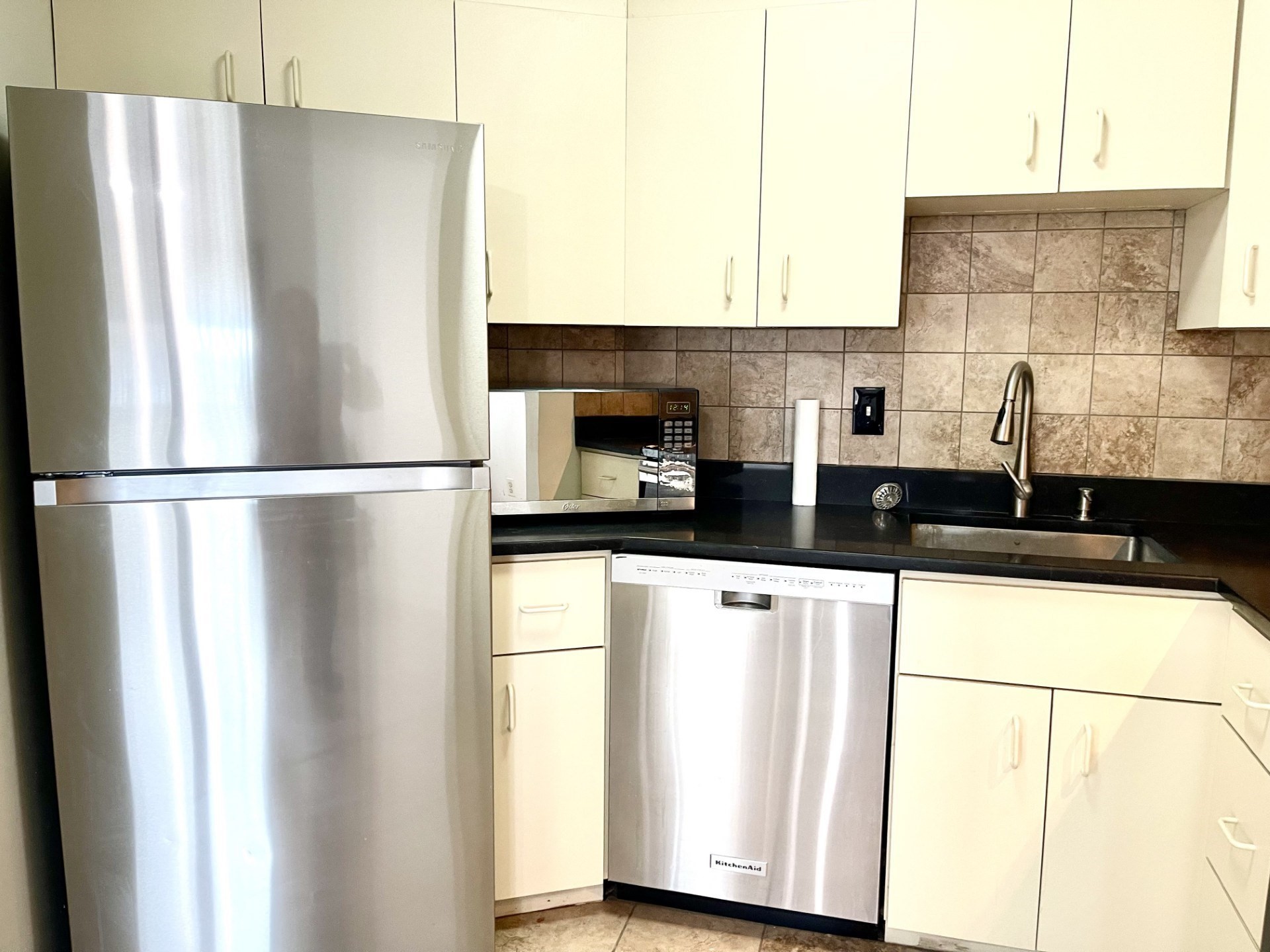 300 Lynn Shore Dr # 603 Property Photo 13