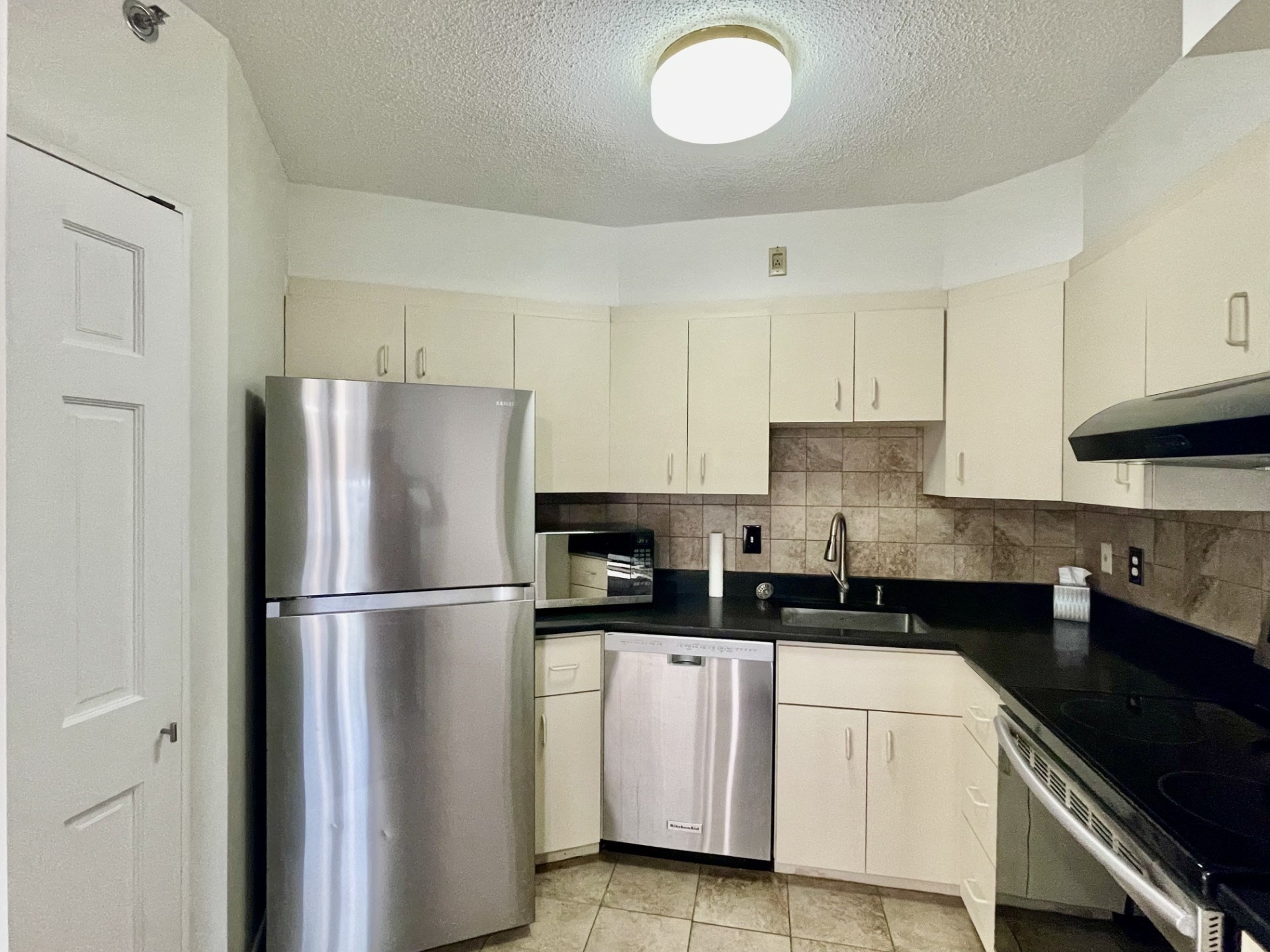 300 Lynn Shore Dr # 603 Property Photo 16