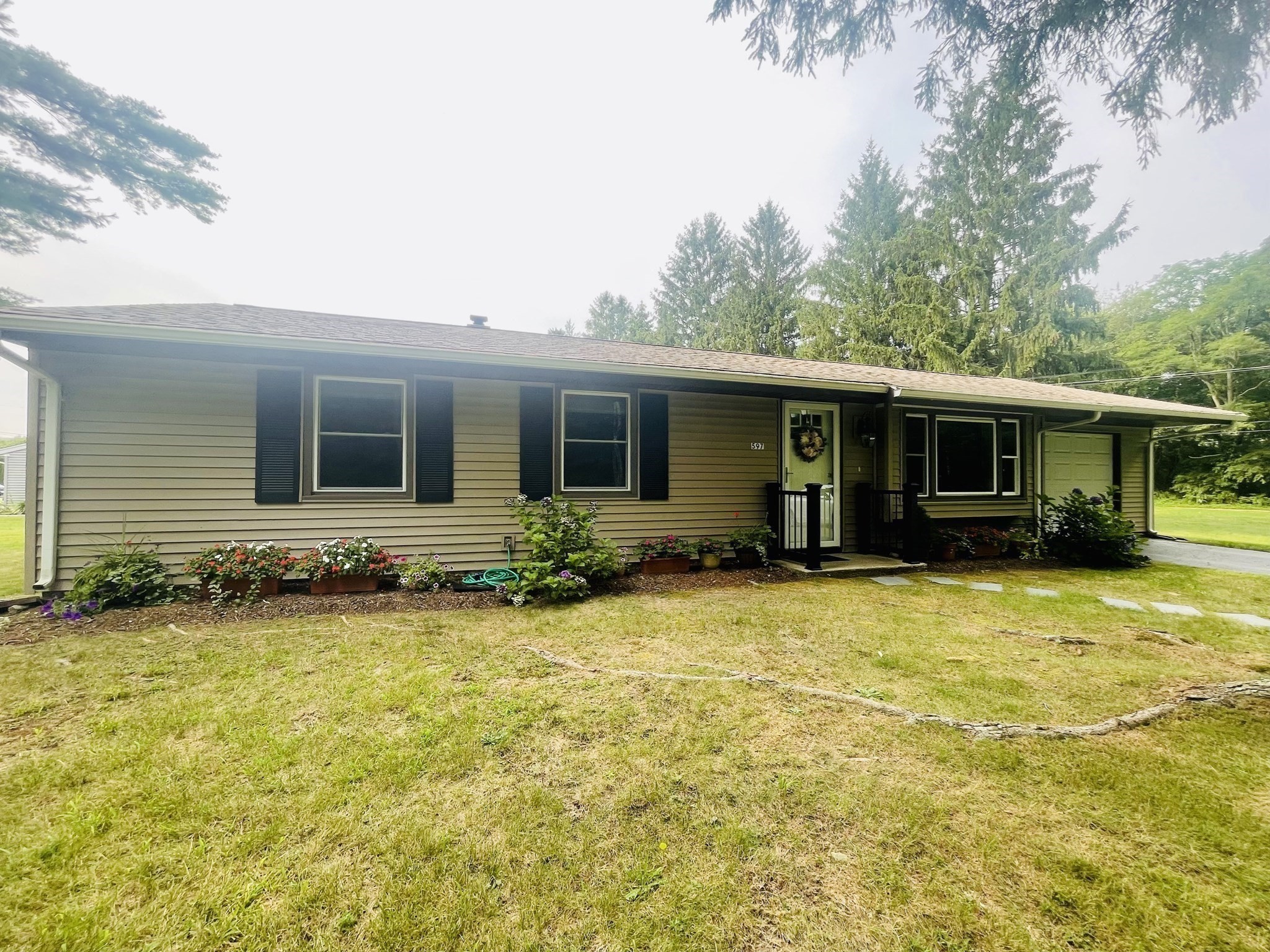 597 Old Warren Rd Property Photo 1
