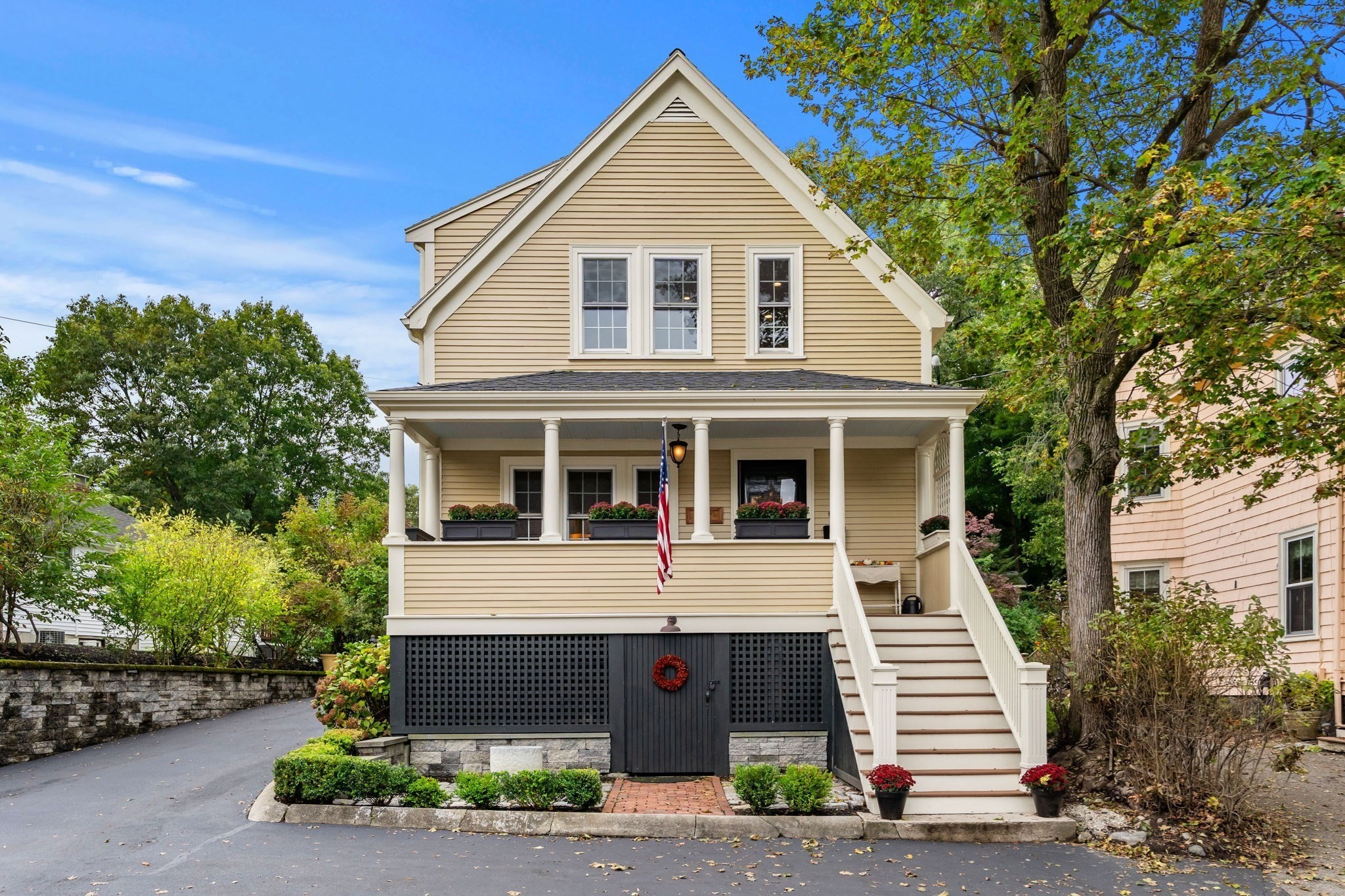 12 Capen St