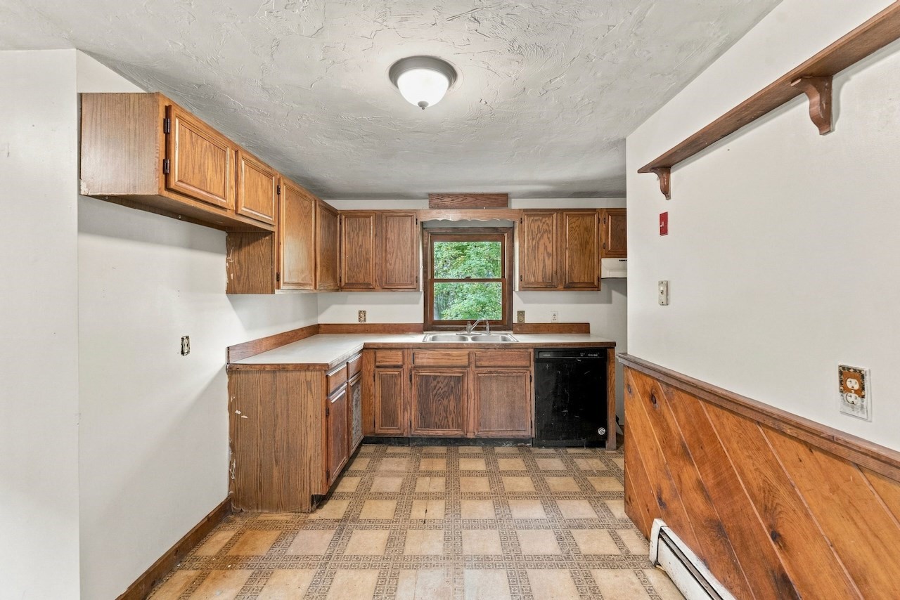 69 Lake Ave Property Photo 9