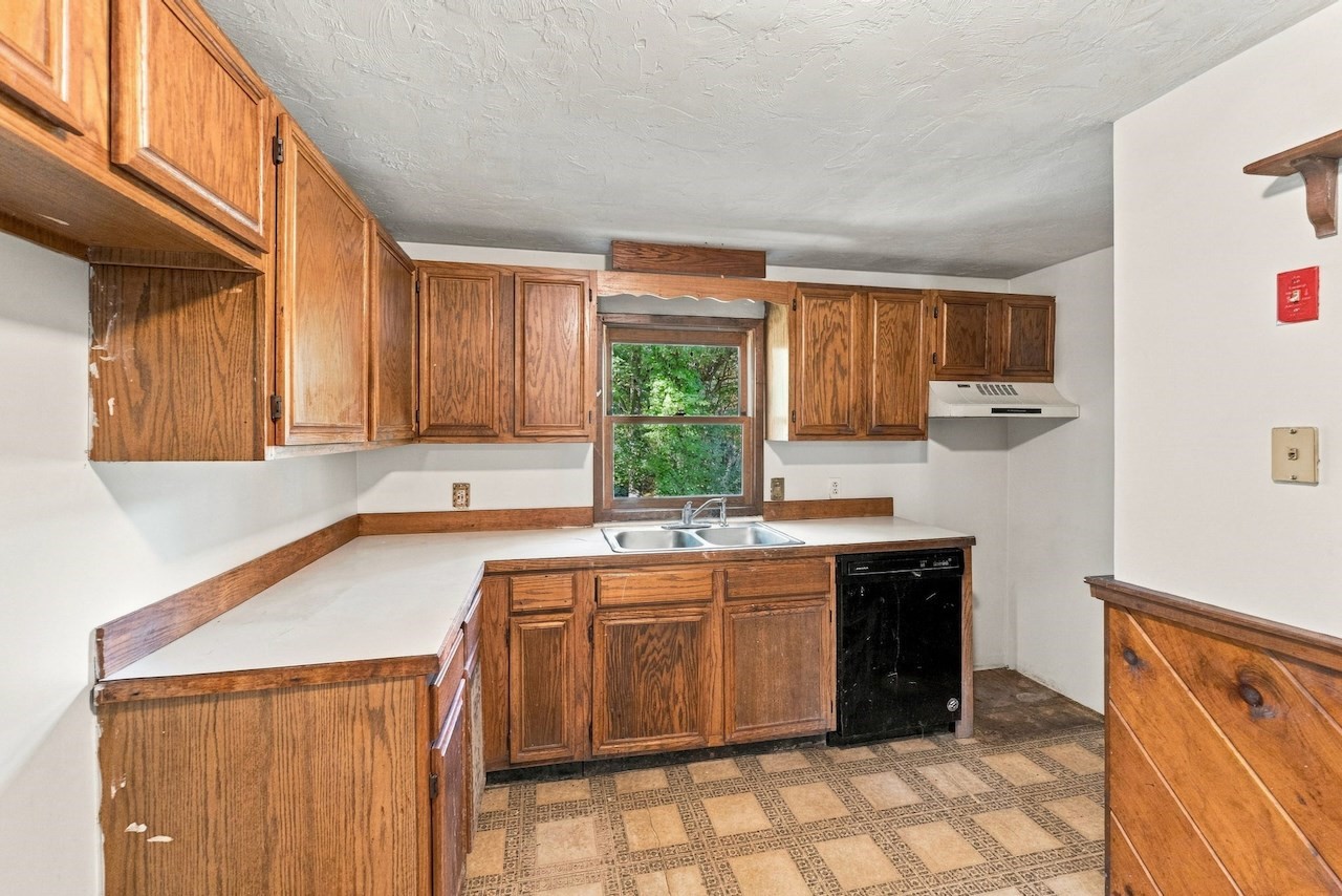 69 Lake Ave Property Photo 10