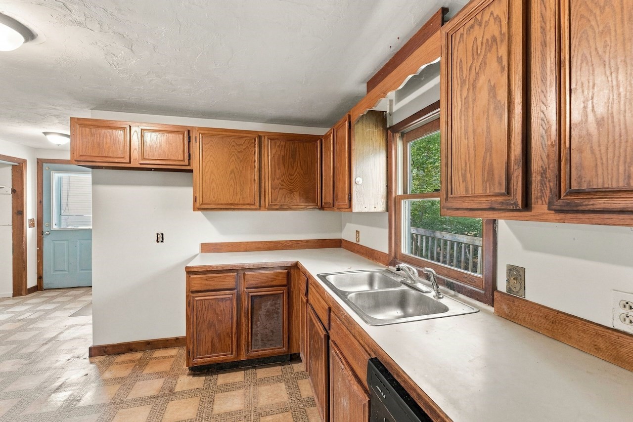 69 Lake Ave Property Photo 11
