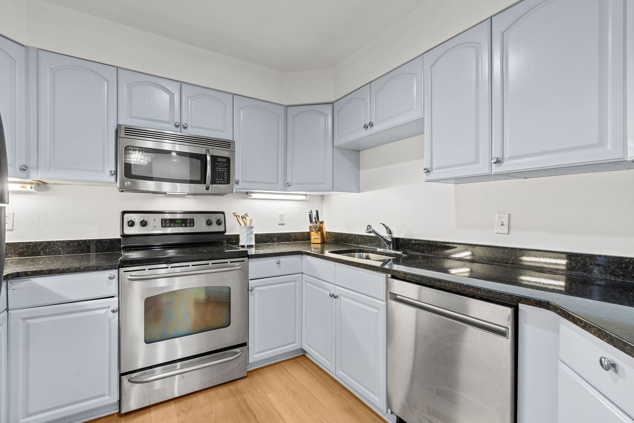 25 Marion St # 27 Property Photo 10