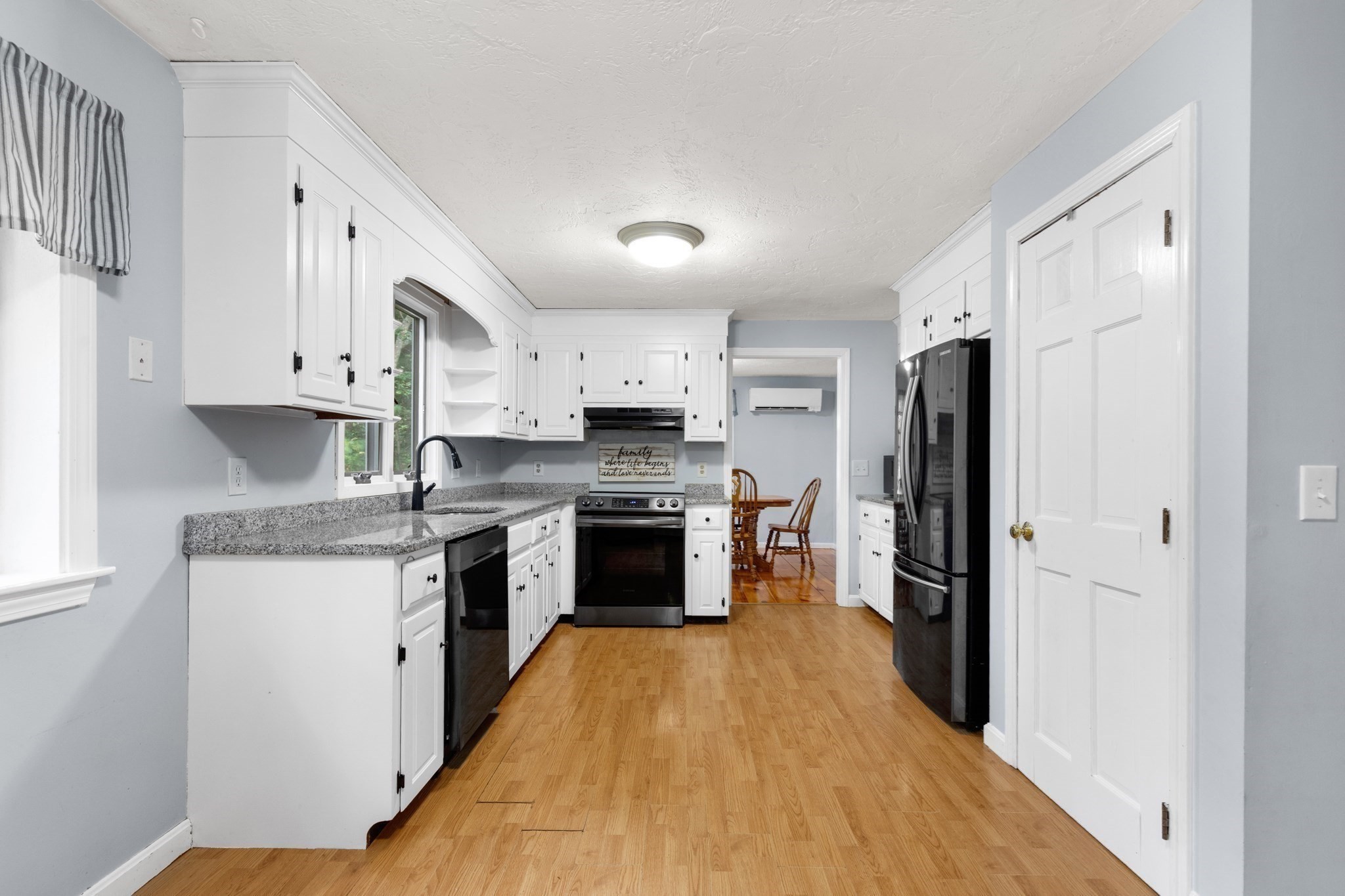 11 Lantern Ln Property Photo 10