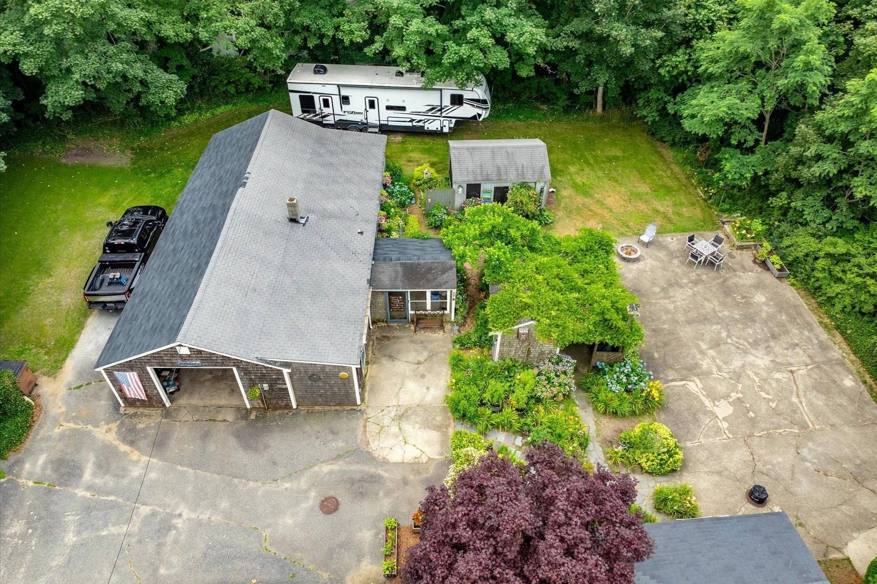 643 Main St Property Photo 1