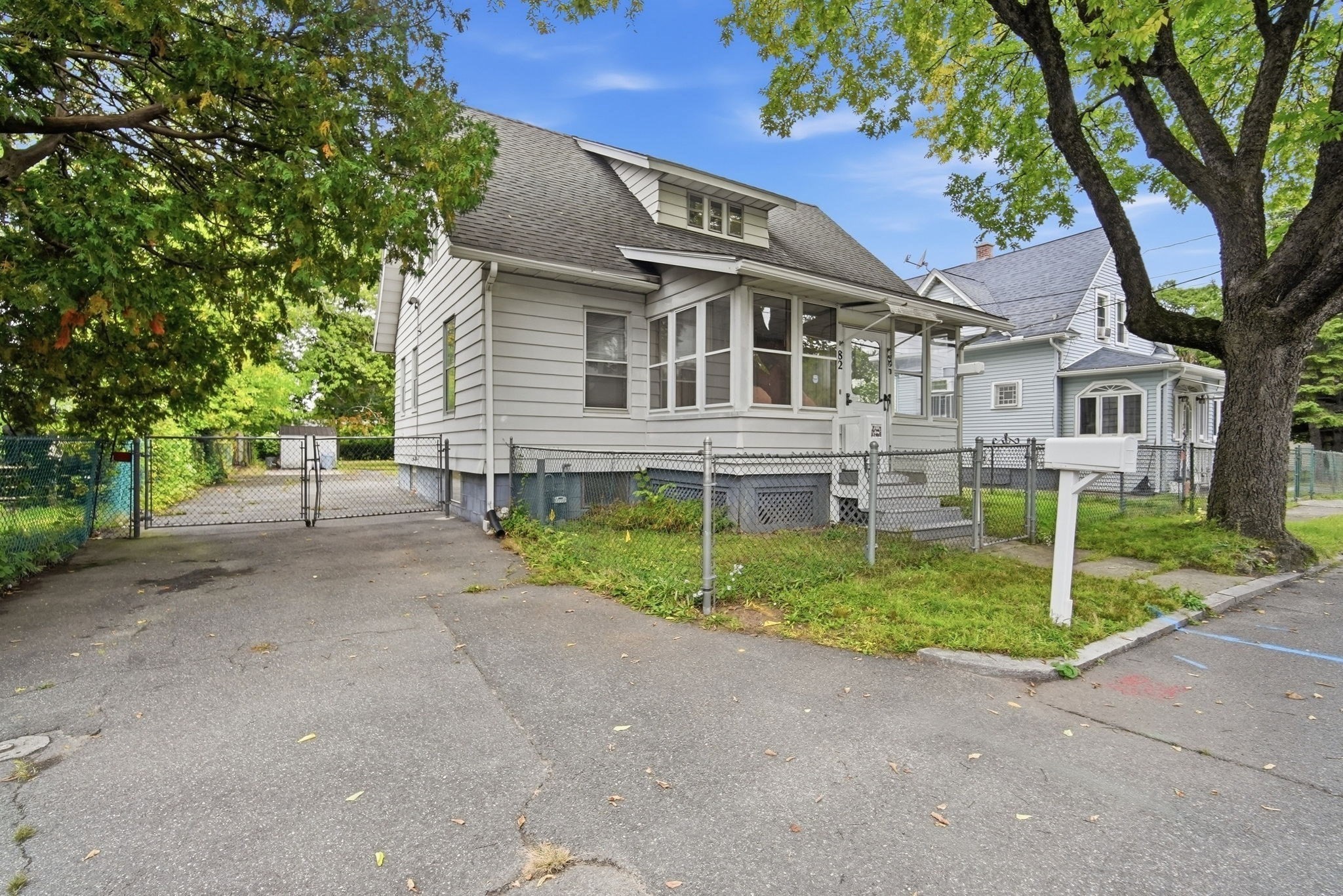82 Gresham St Property Photo 2