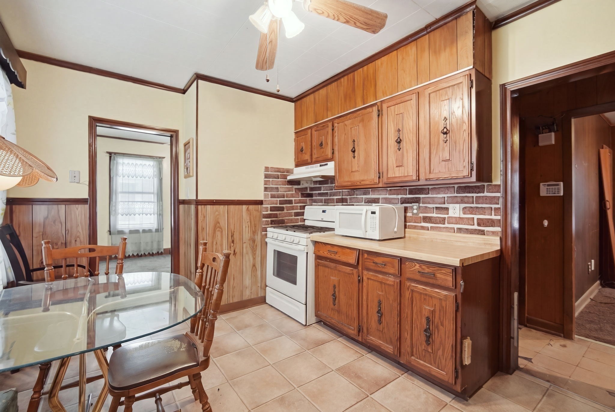 82 Gresham St Property Photo 4