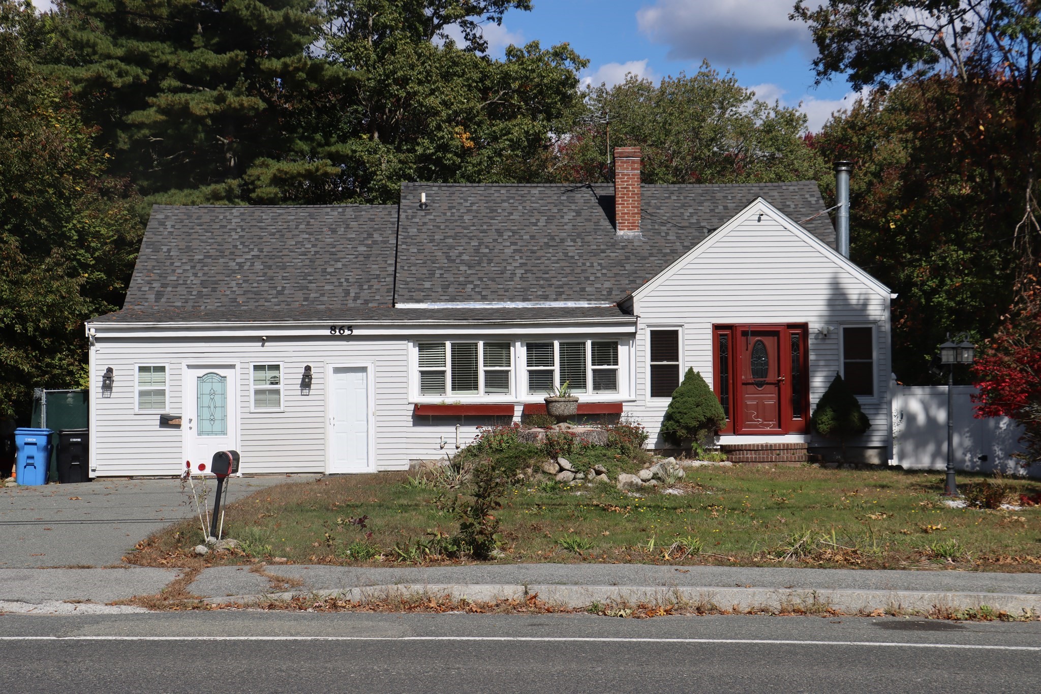 865 Temple St Property Photo 1