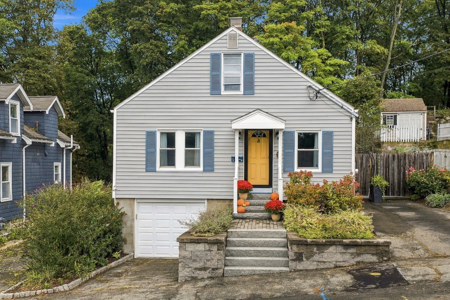 28 Eastman Ave Property Photo 1
